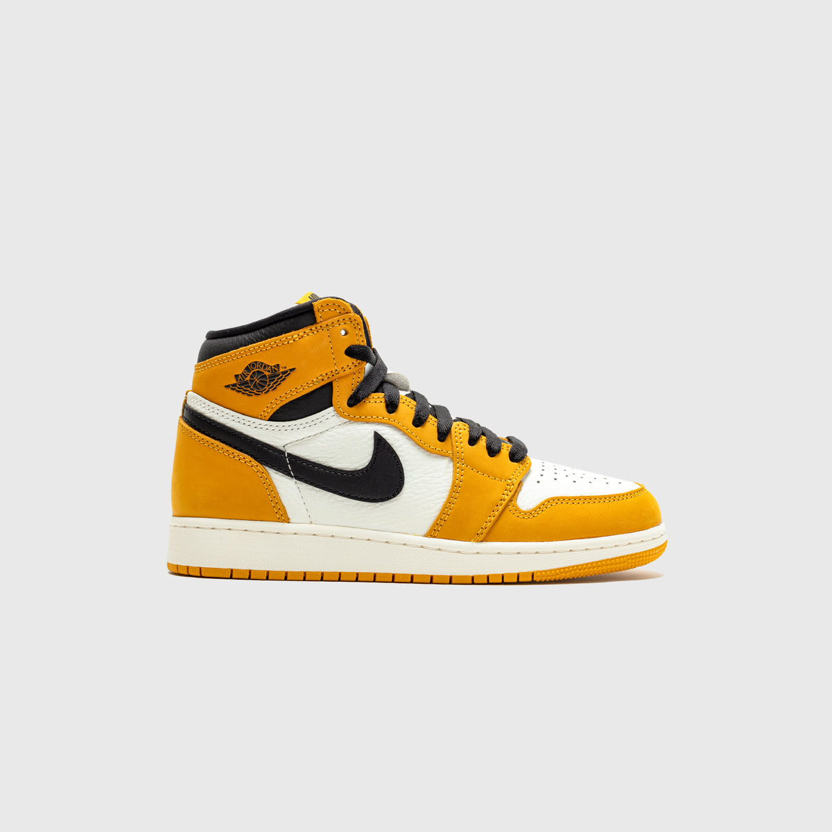 Nike jordan deals 1 mid yellow