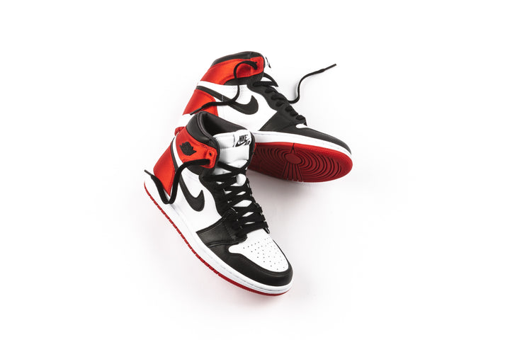 WMNS AIR JORDAN 1 HIGH OG "SATIN BLACK TOE"