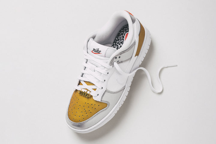 NIKE WMNS DUNK LOW SE "METALLIC GOLD SILVER"