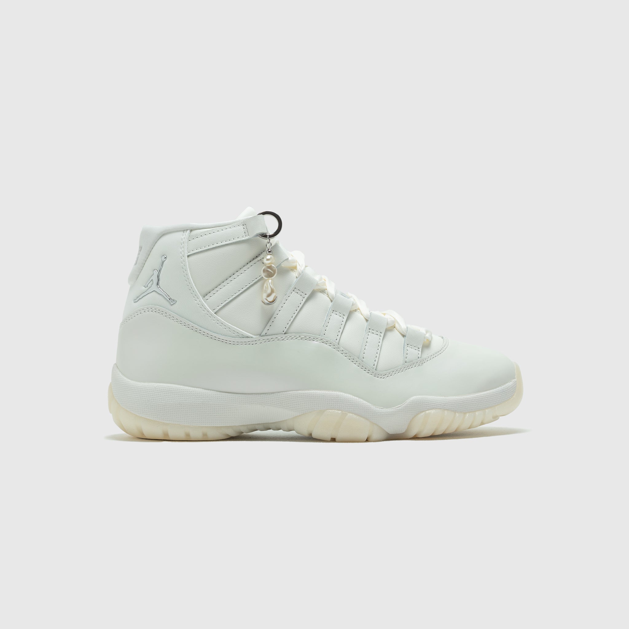 WMNS AIR JORDAN 11 RETRO "PEARL"