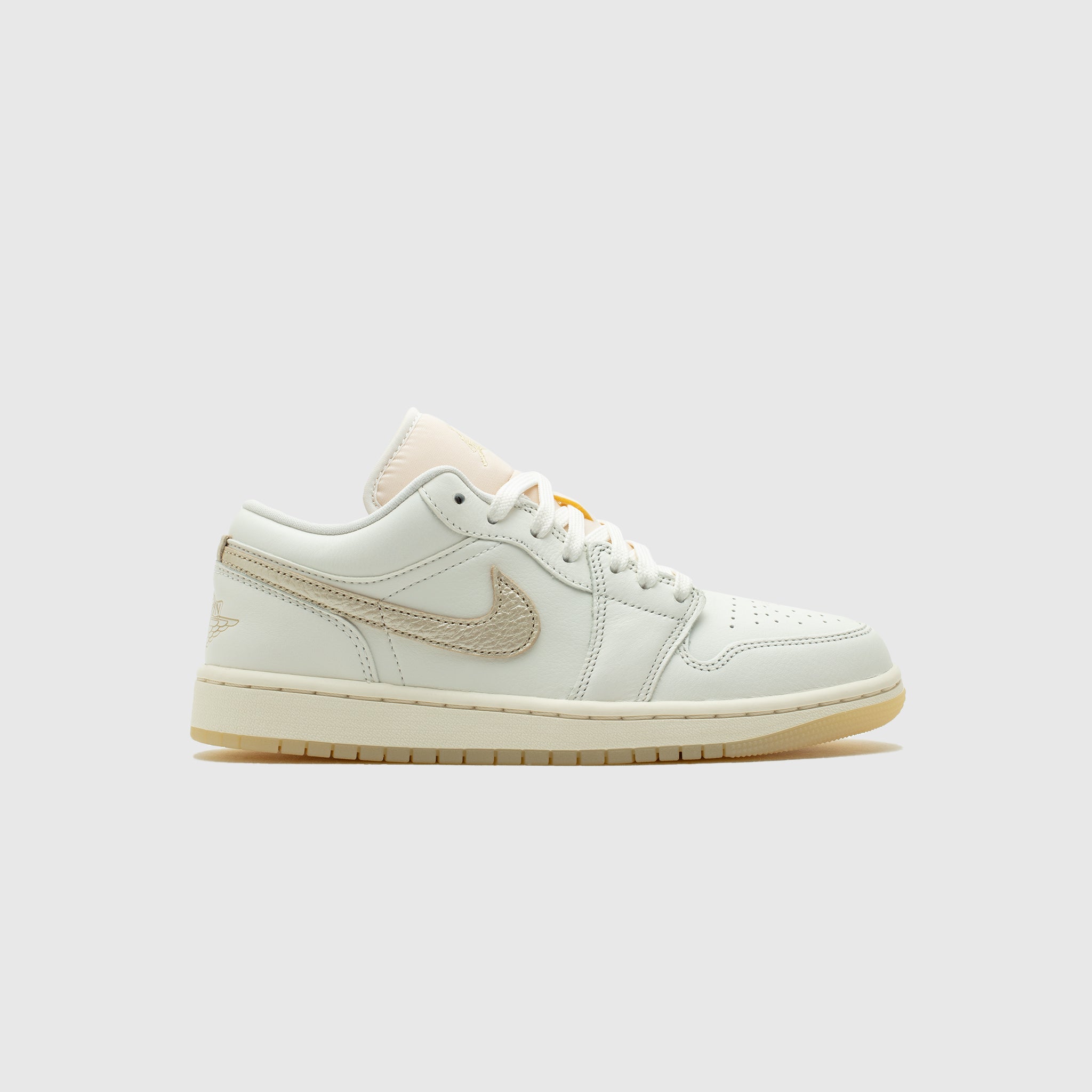 WMNS AIR JORDAN 1 LOW SE "METALLIC TEAM GOLD"