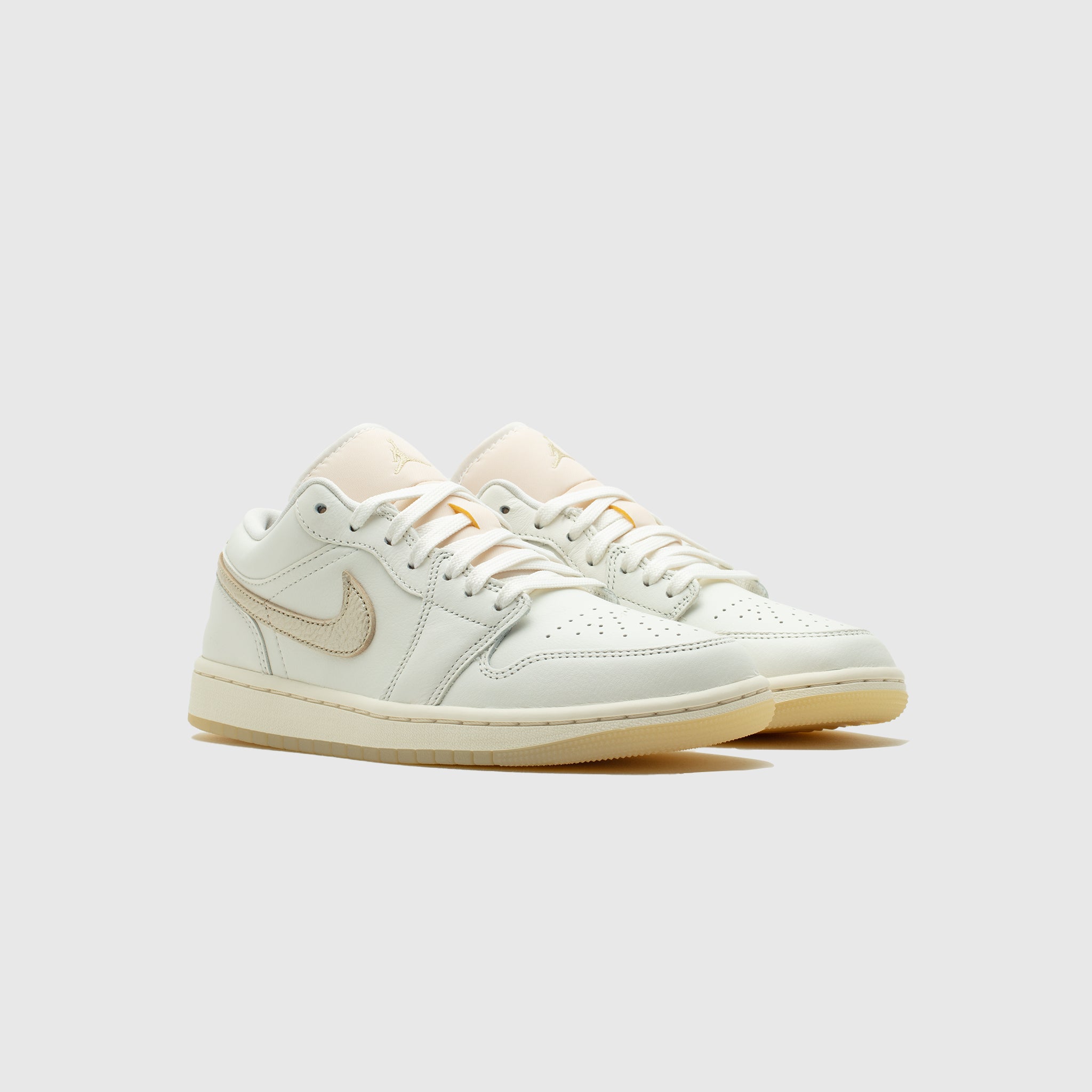 WMNS AIR JORDAN 1 LOW SE "METALLIC TEAM GOLD"