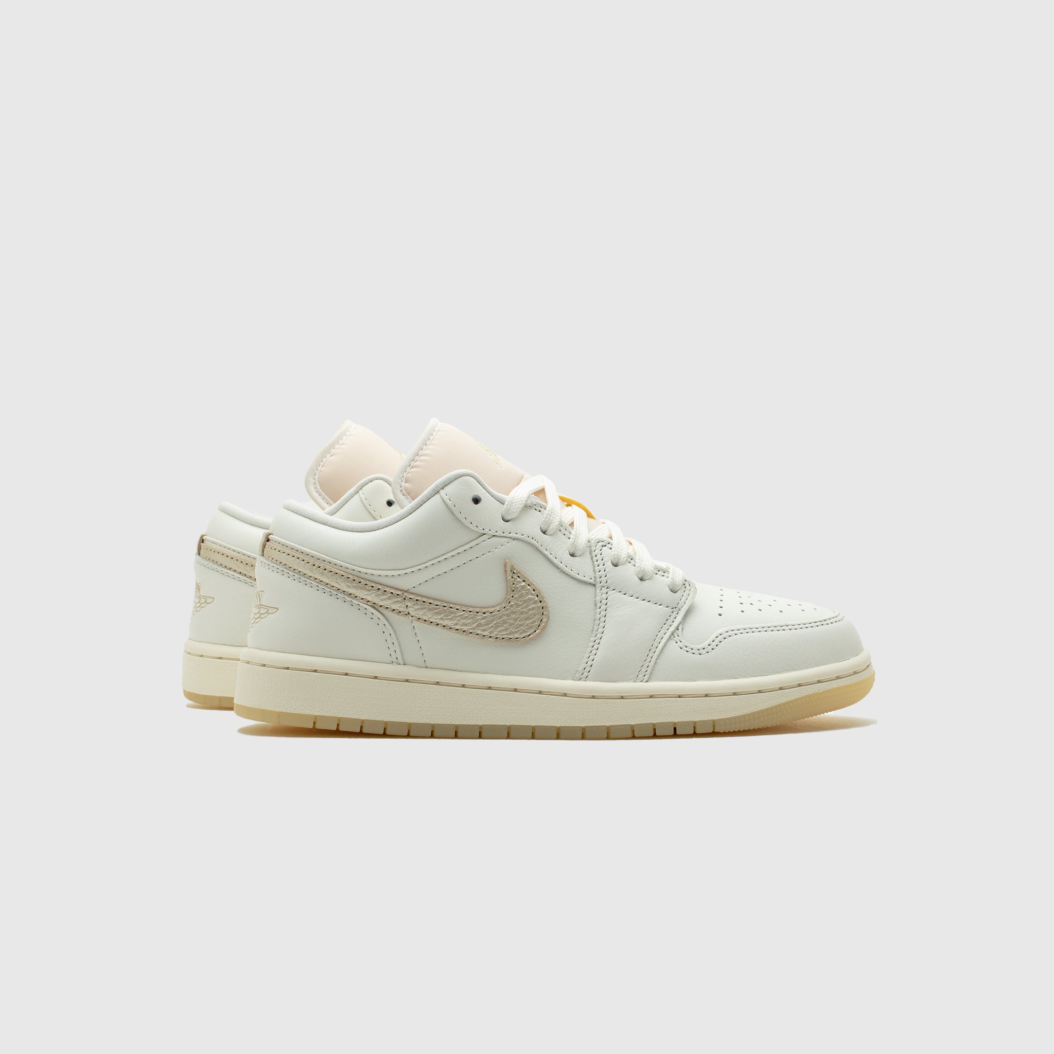 WMNS AIR JORDAN 1 LOW SE "METALLIC TEAM GOLD"