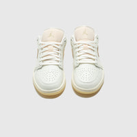 WMNS AIR JORDAN 1 LOW SE "METALLIC TEAM GOLD"