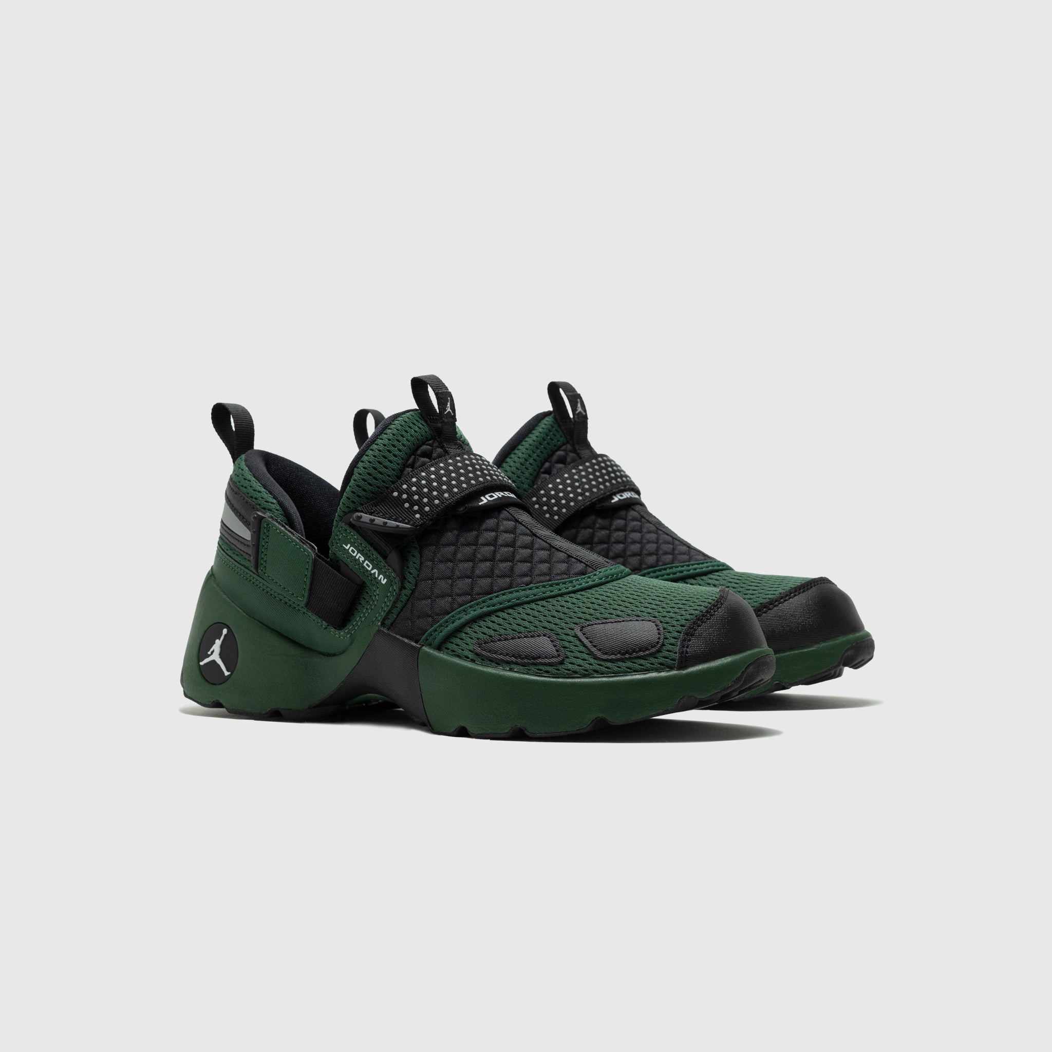 WMNS JORDAN TRUNNER LX "FIR"