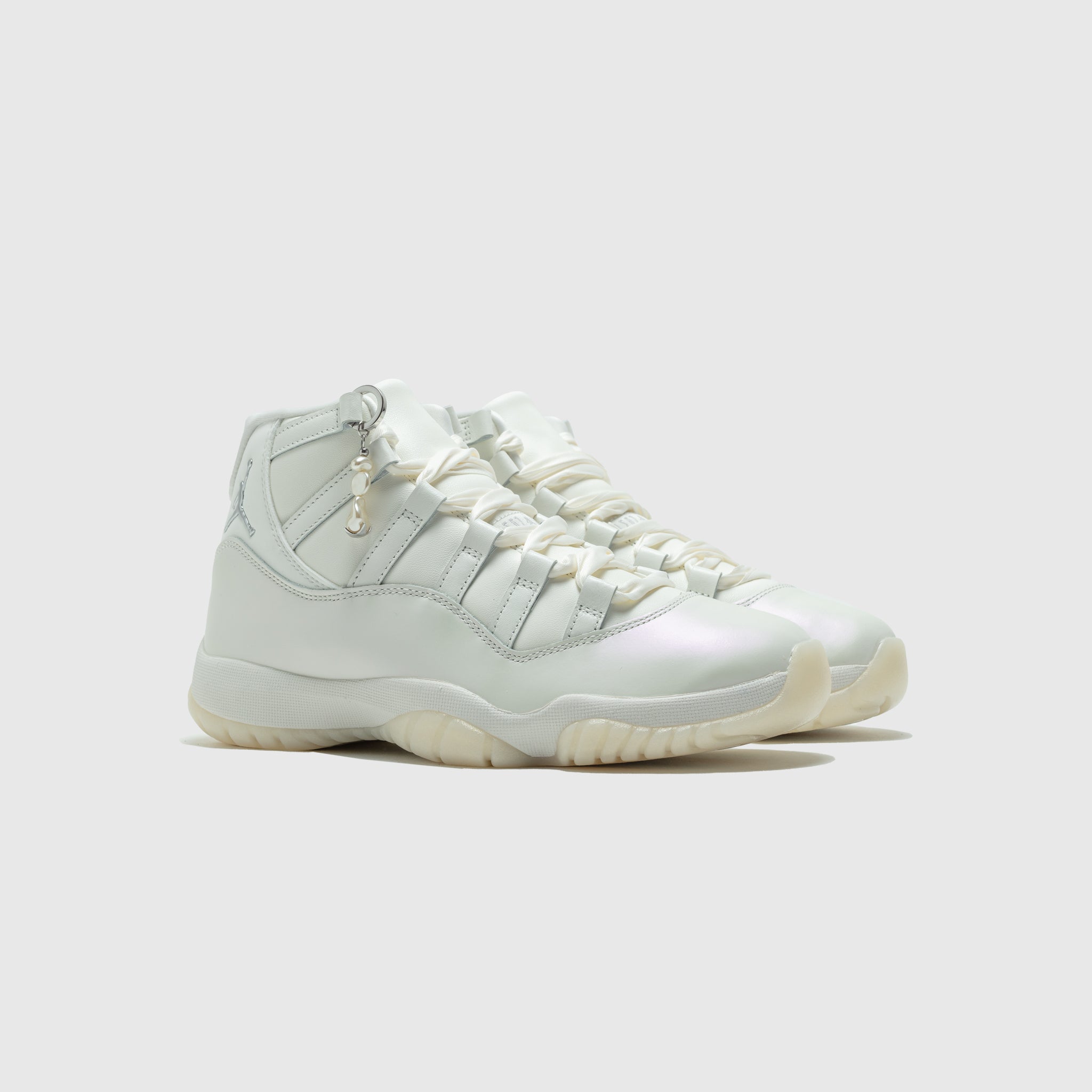 WMNS AIR JORDAN 11 RETRO "PEARL"