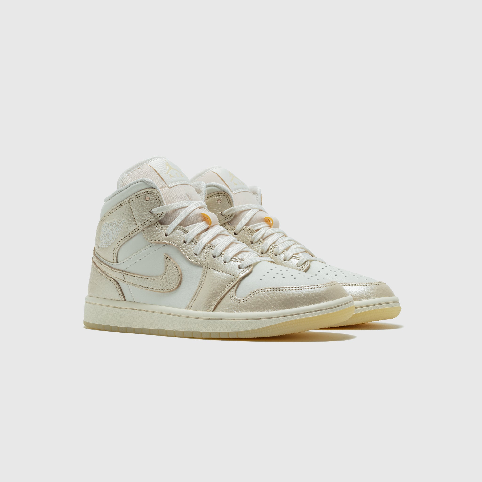 WMNS AIR JORDAN 1 MID SE "METALLIC TEAM GOLD"