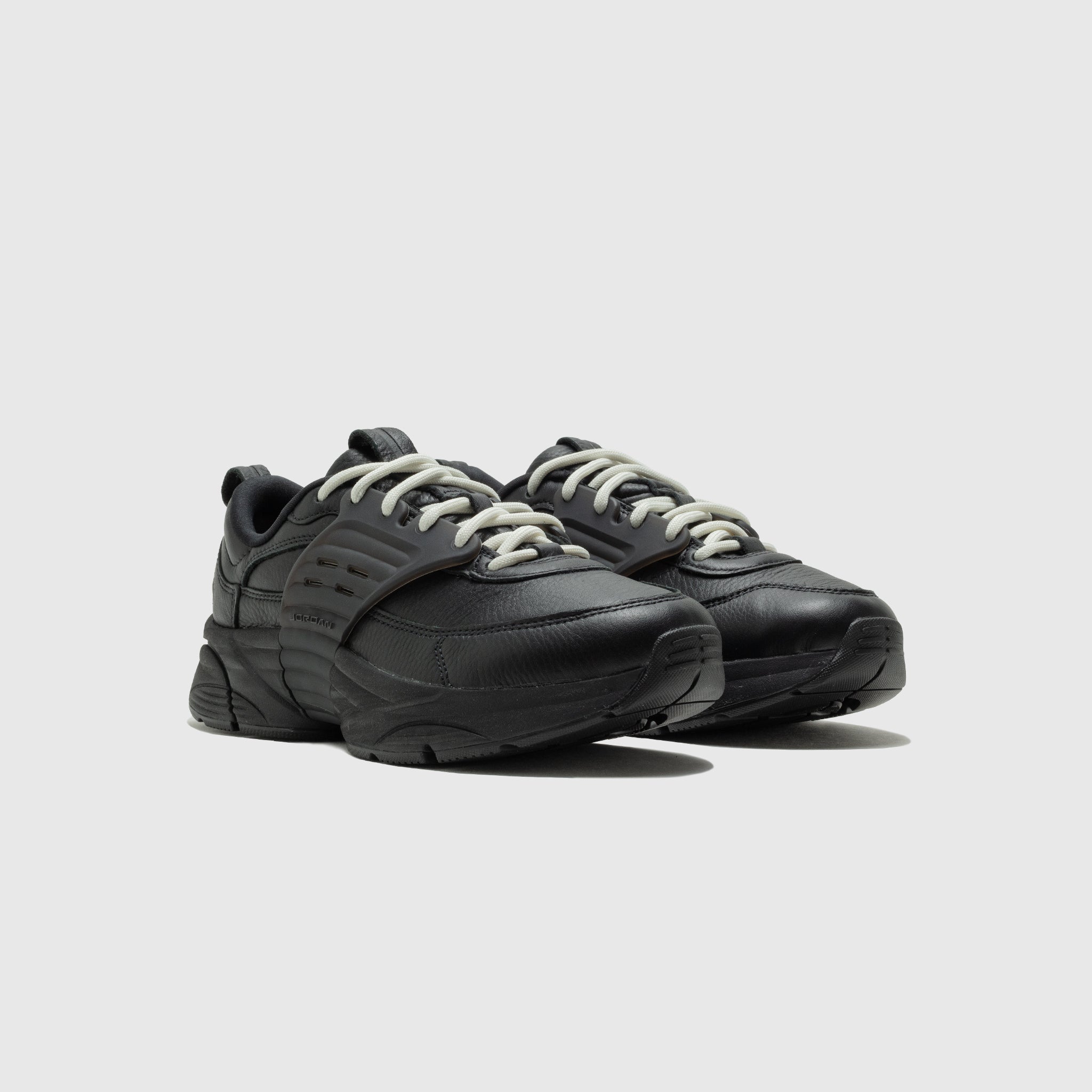 JORDAN TRUNNER O/S SP "BLACK"