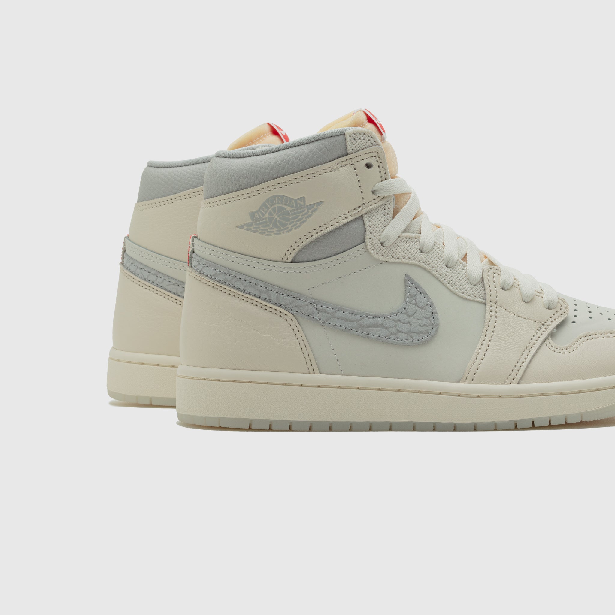 AIR JORDAN 1 RETRO HIGH OG "SAIL UNIVERSITY RED"