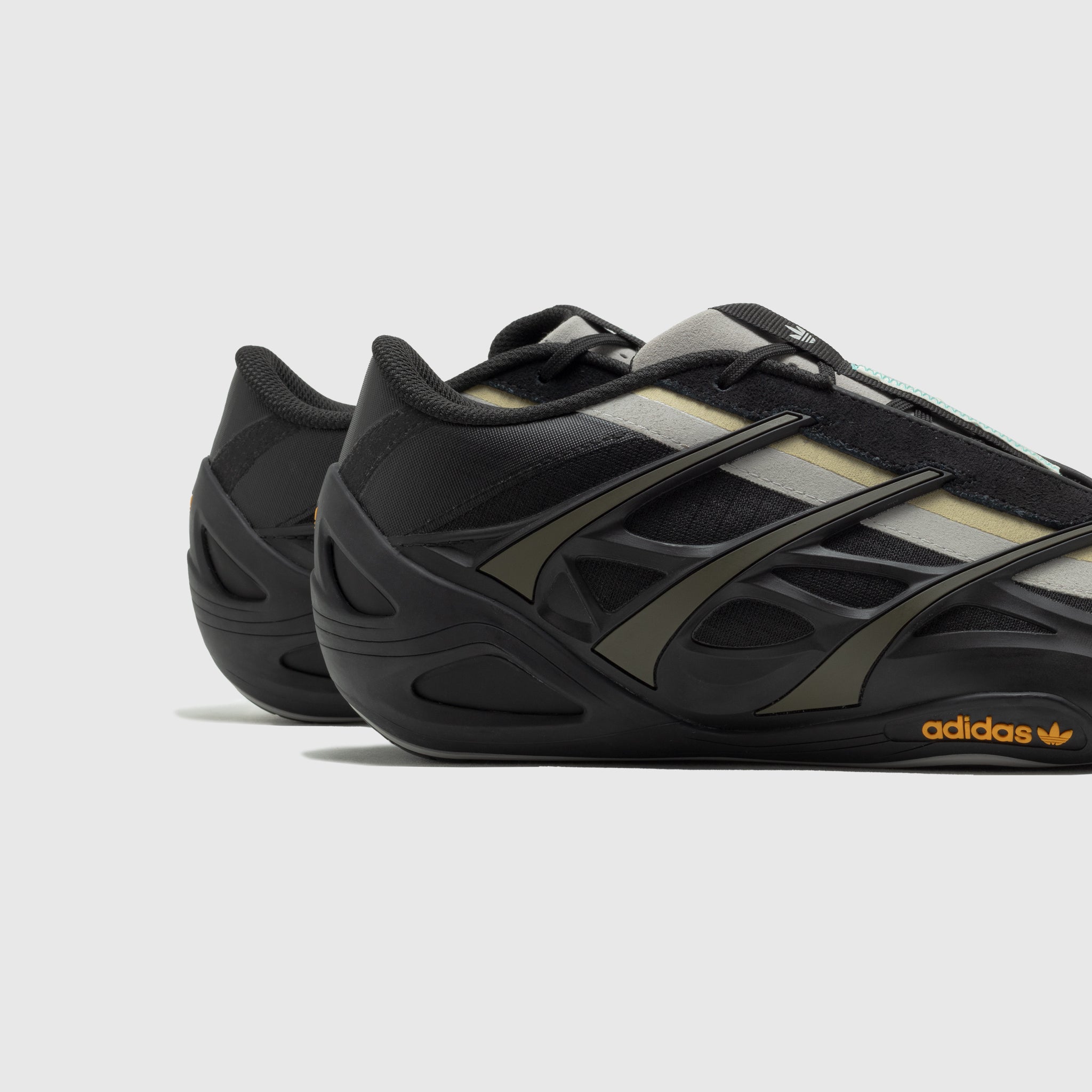 BAD BUNNY X MERCEDES ADIRACER GT