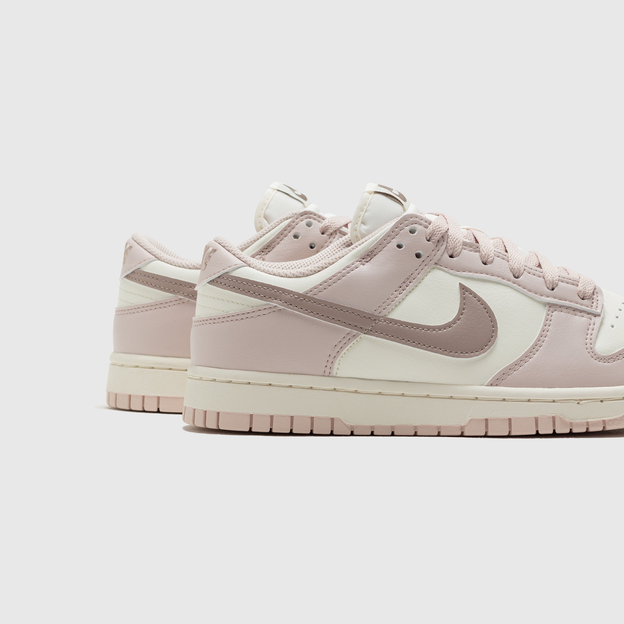 WMNS DUNK LOW "SILT RED"