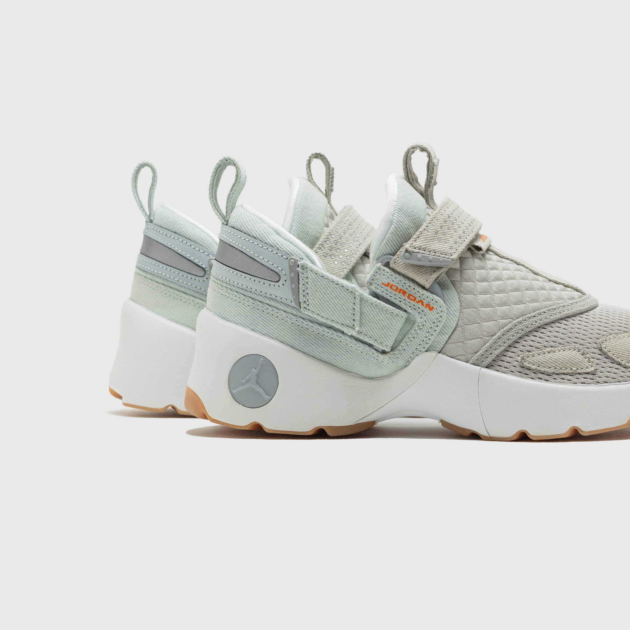 WMNS JORDAN TRUNNER LX "CORDUROY"
