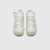 WMNS AIR JORDAN 11 RETRO "PEARL"
