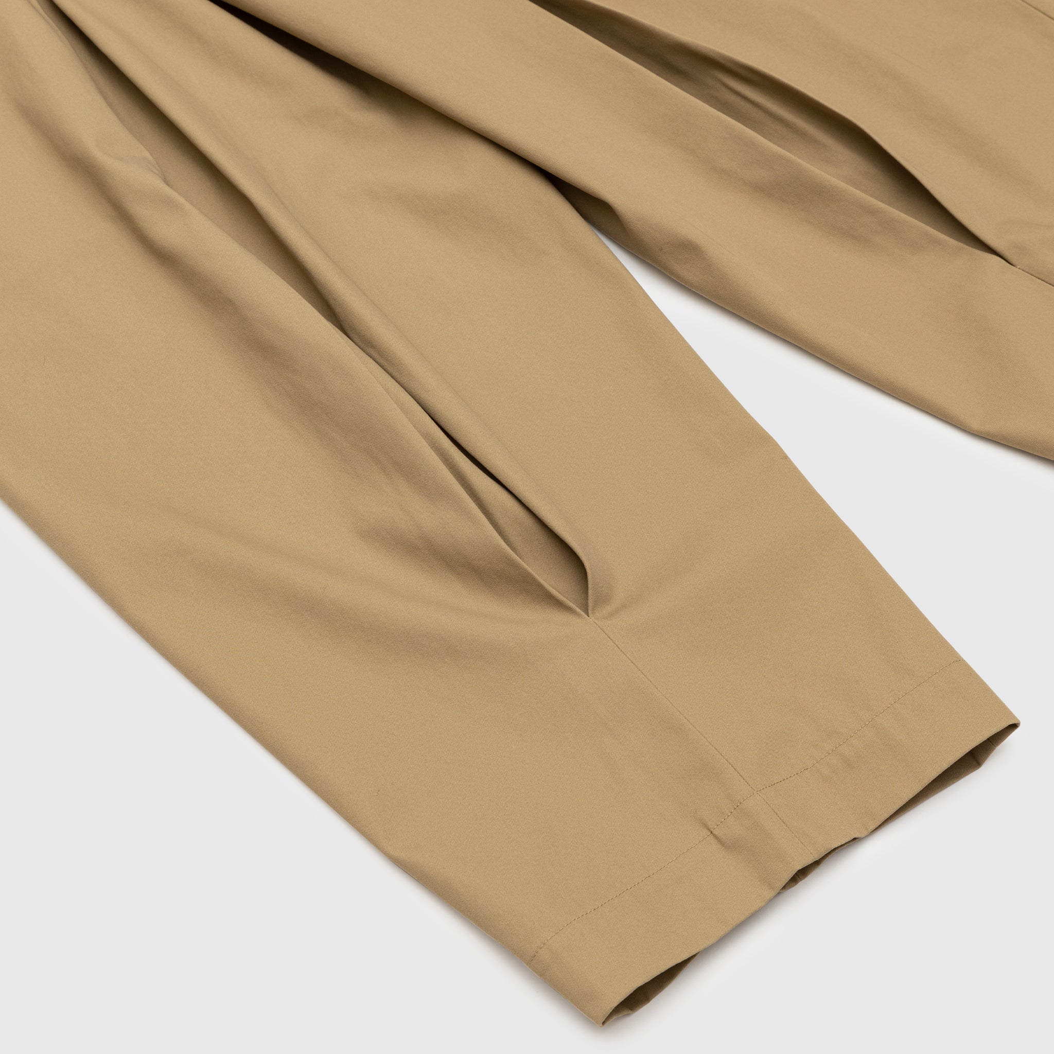 OPEN PLEATED PANTS