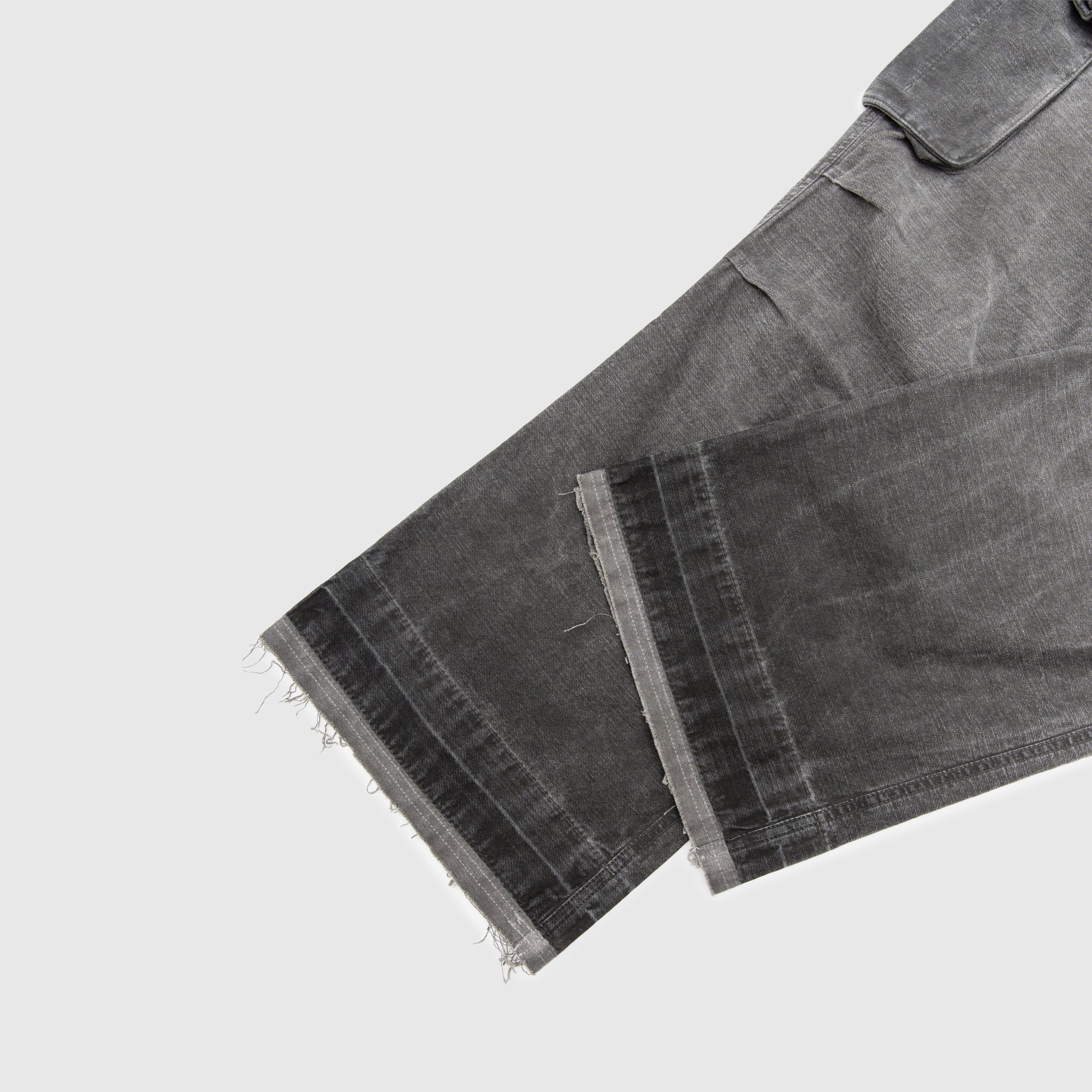 EP.8 03  CARGO TROUSERS