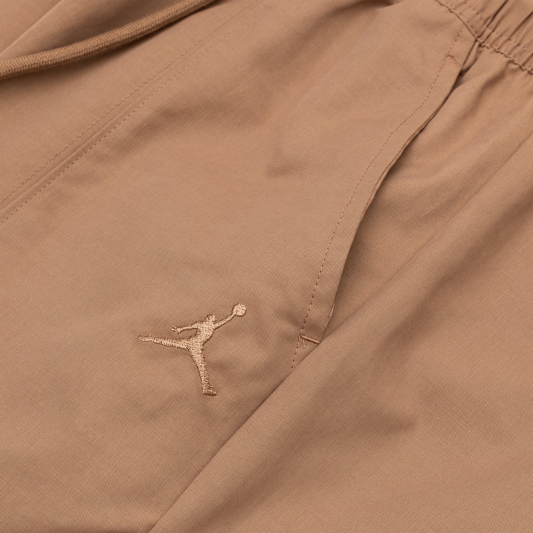 ESSENTIALS WOVEN SHORTS "ARCHAEO BROWN"