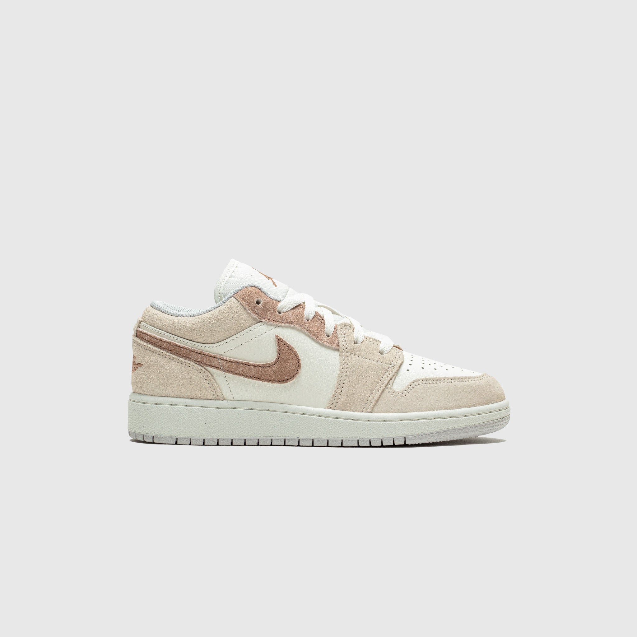 AIR JORDAN 1 LOW SE (GS) "LEGEND LIGHT BROWN"