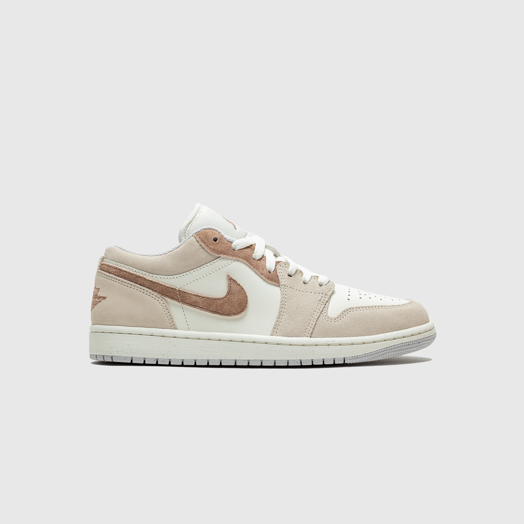 AIR JORDAN 1 LOW SE "LEGEND LIGHT BROWN"