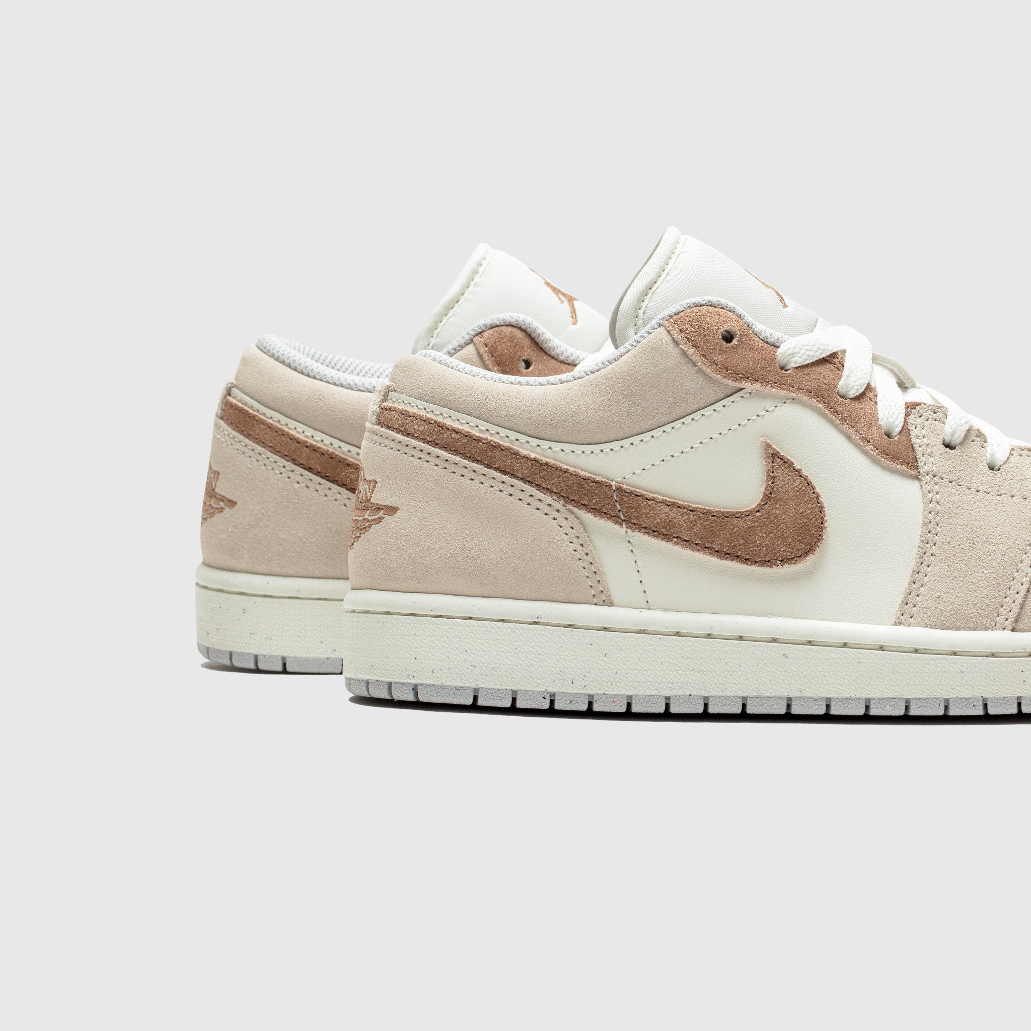 AIR JORDAN 1 LOW SE "LEGEND LIGHT BROWN"