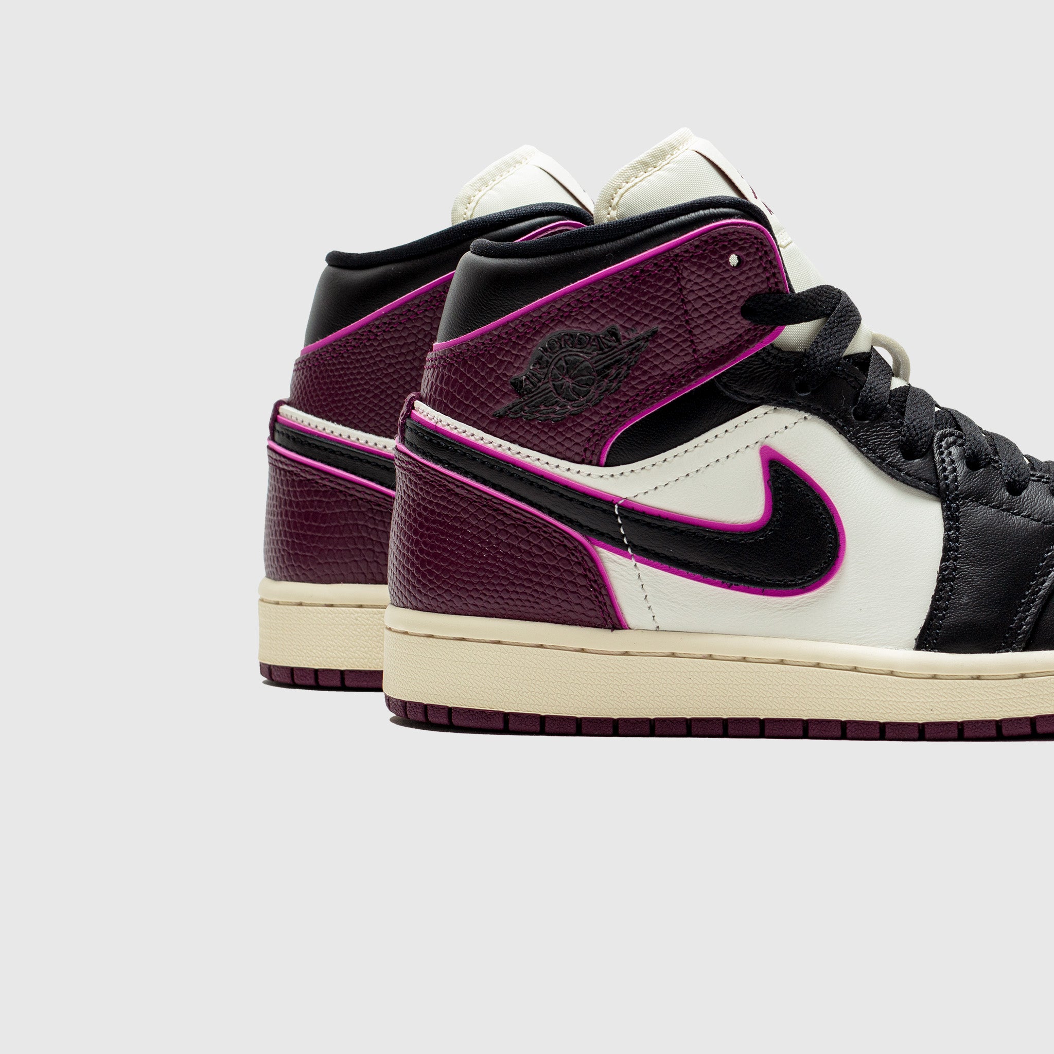 WMNS AIR JORDAN 1 MID SE "ACTIVE PINK"