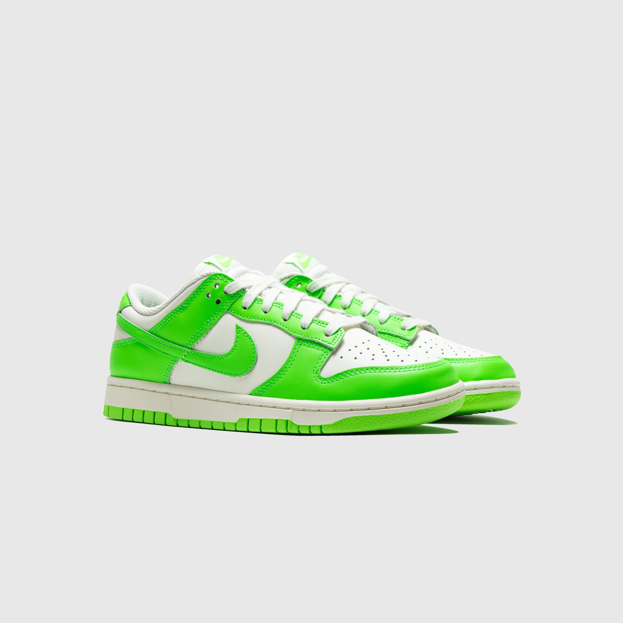 WMNS DUNK LOW "GREEN STRIKE"