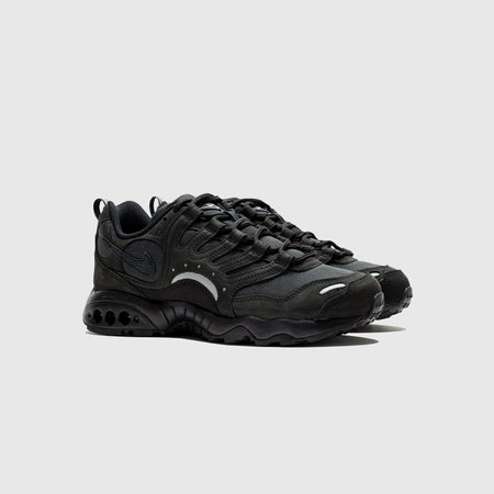 NIKE  AIRTERRAHUMARASP TRIPLEBLACK  FQ9084 001 profile 450x450