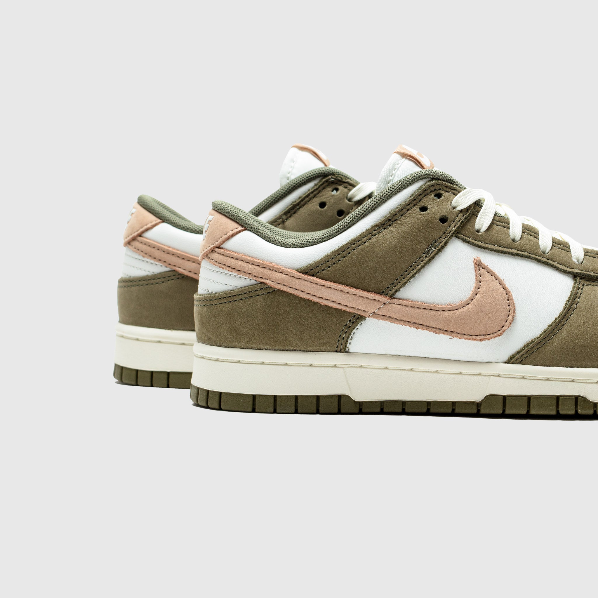 DUNK LOW PRM "MEDIUM OLIVE"