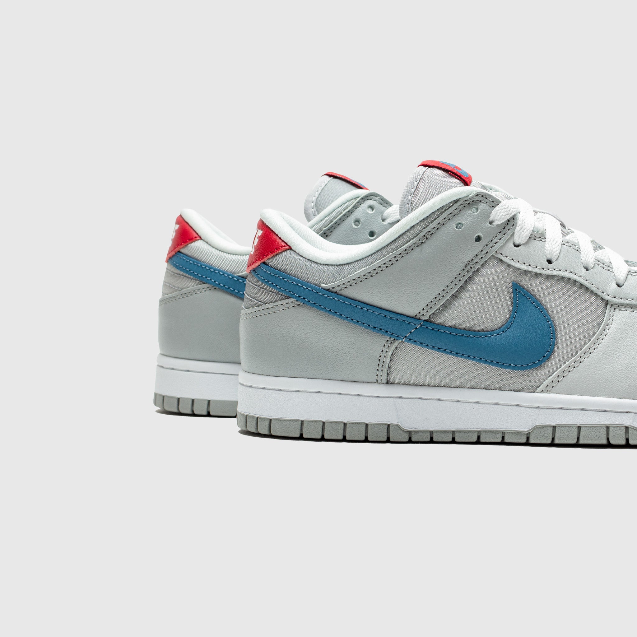 DUNK LOW QS "SILVER SURFER"