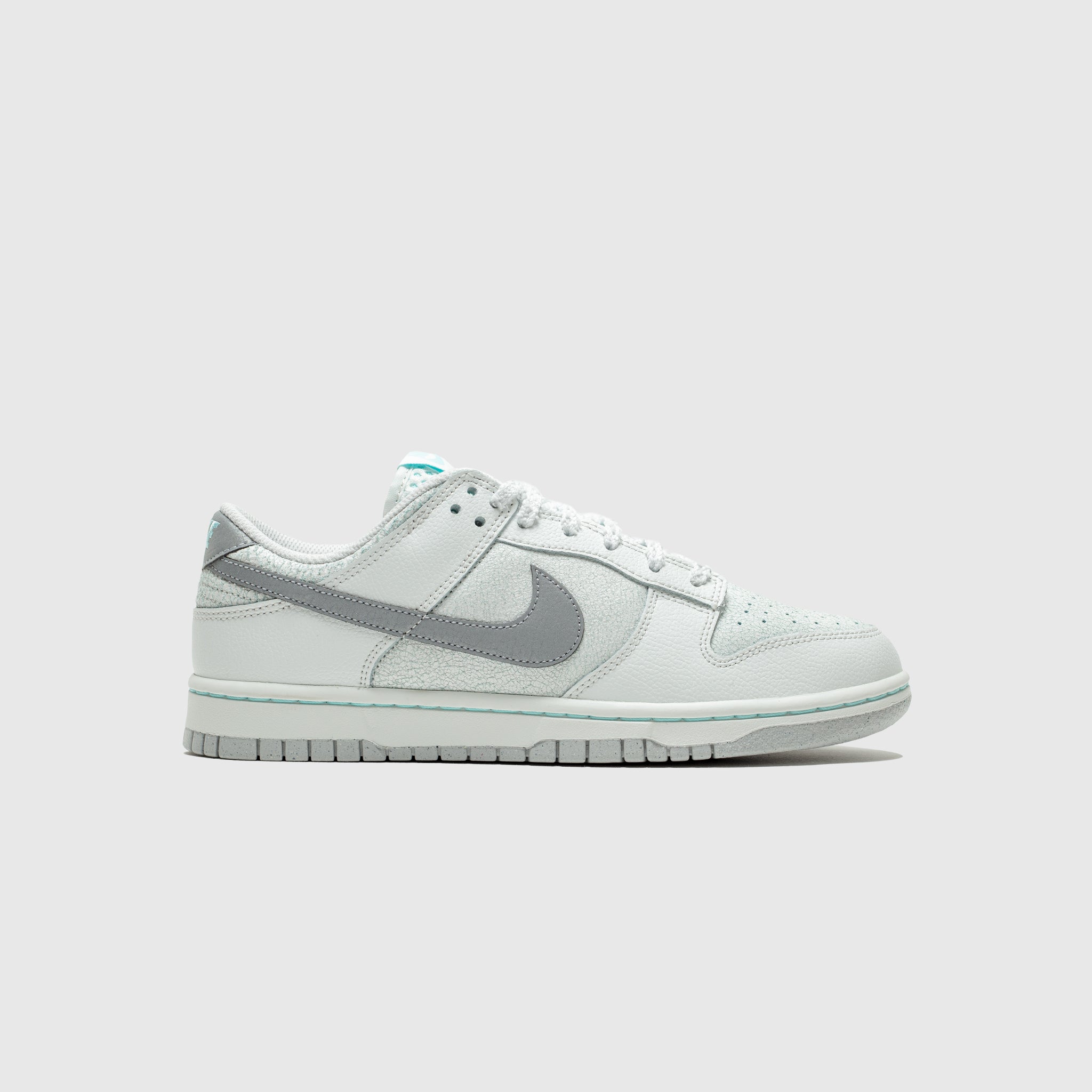 DUNK LOW RETRO SE "GLACIER ICE"