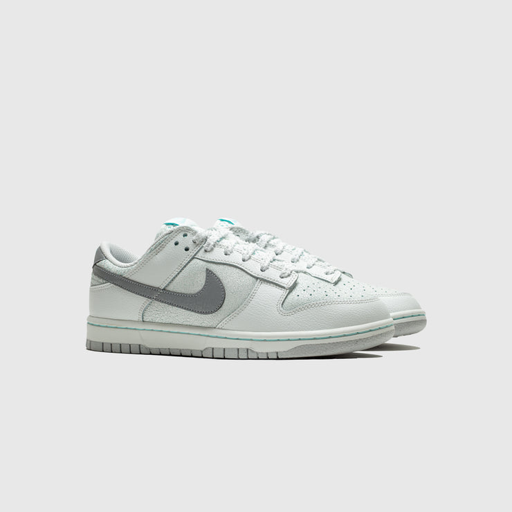 DUNK LOW RETRO SE "GLACIER ICE"