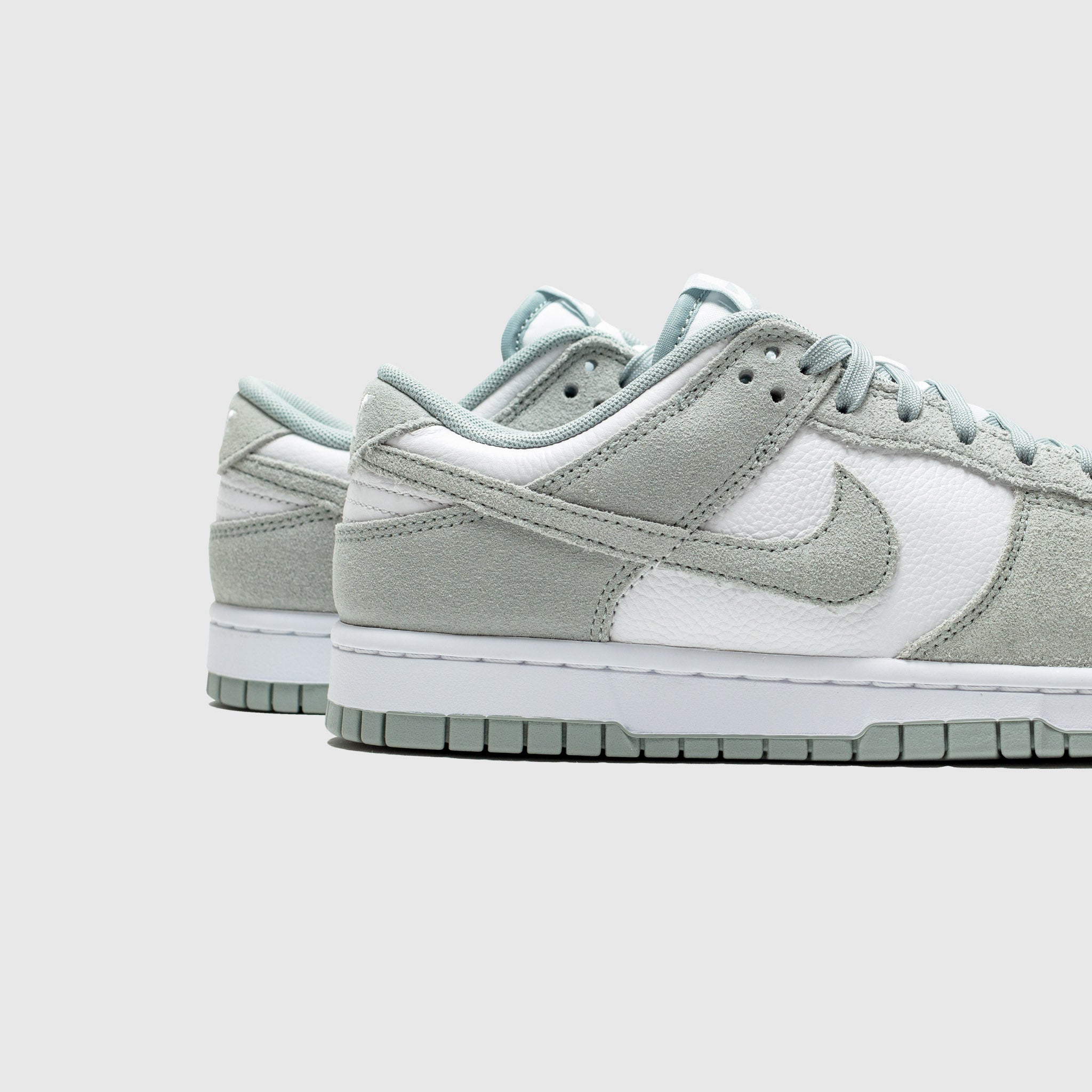 DUNK LOW RETRO "LIGHT PUMICE"