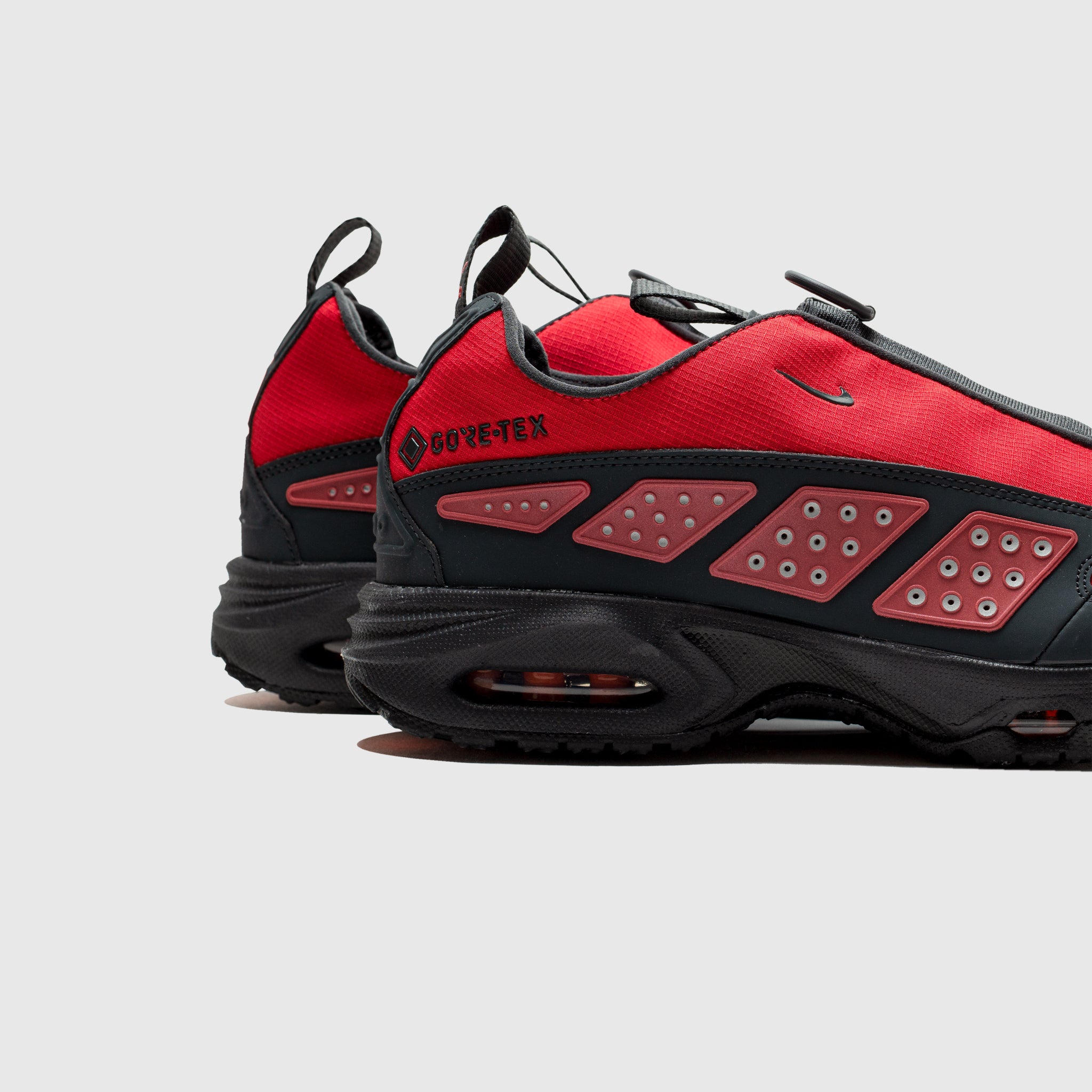 WMNS AIR MAX Triple SUNDER GTX "HYPER CRIMSON"