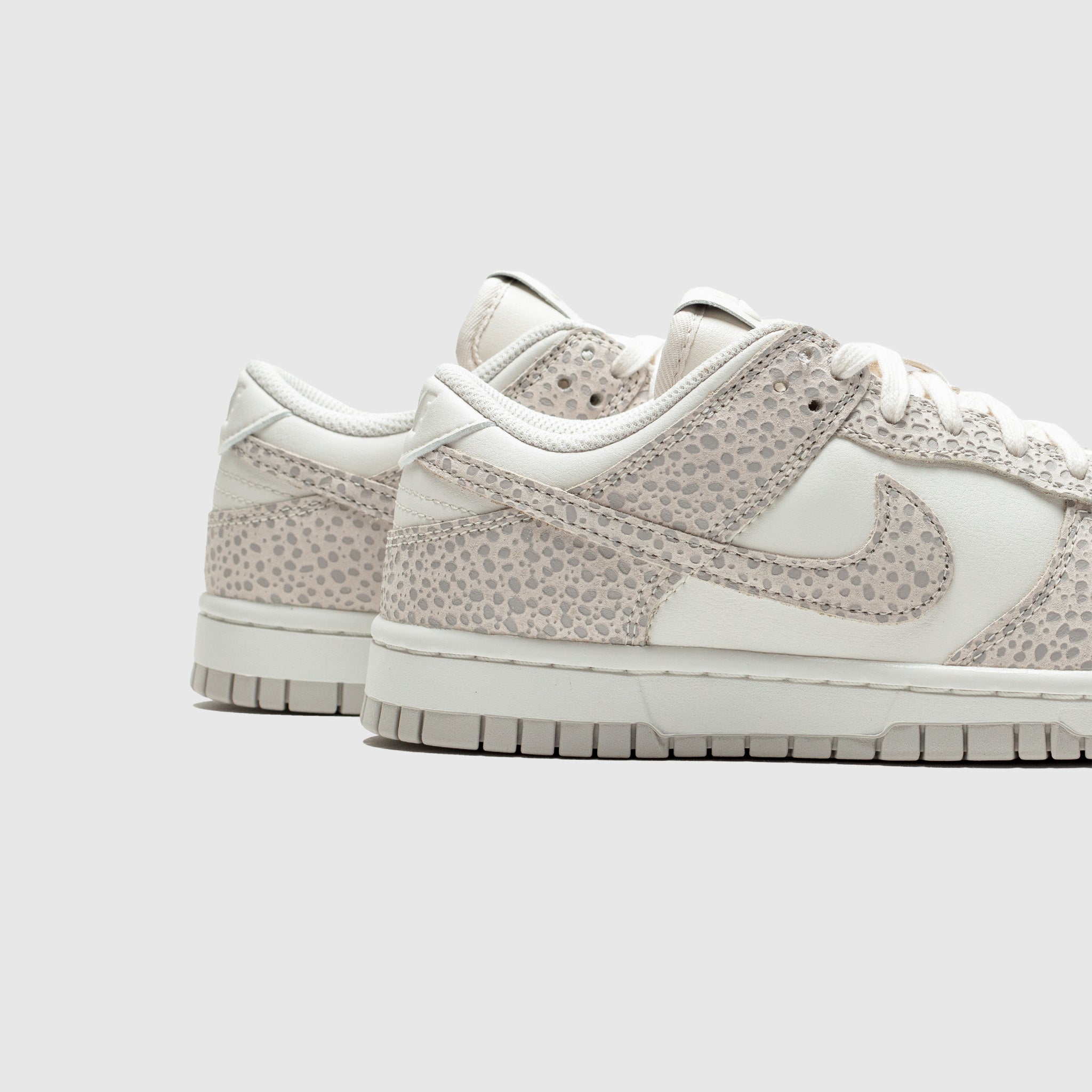 WMNS DUNK LOW PRM "PHANTOM"