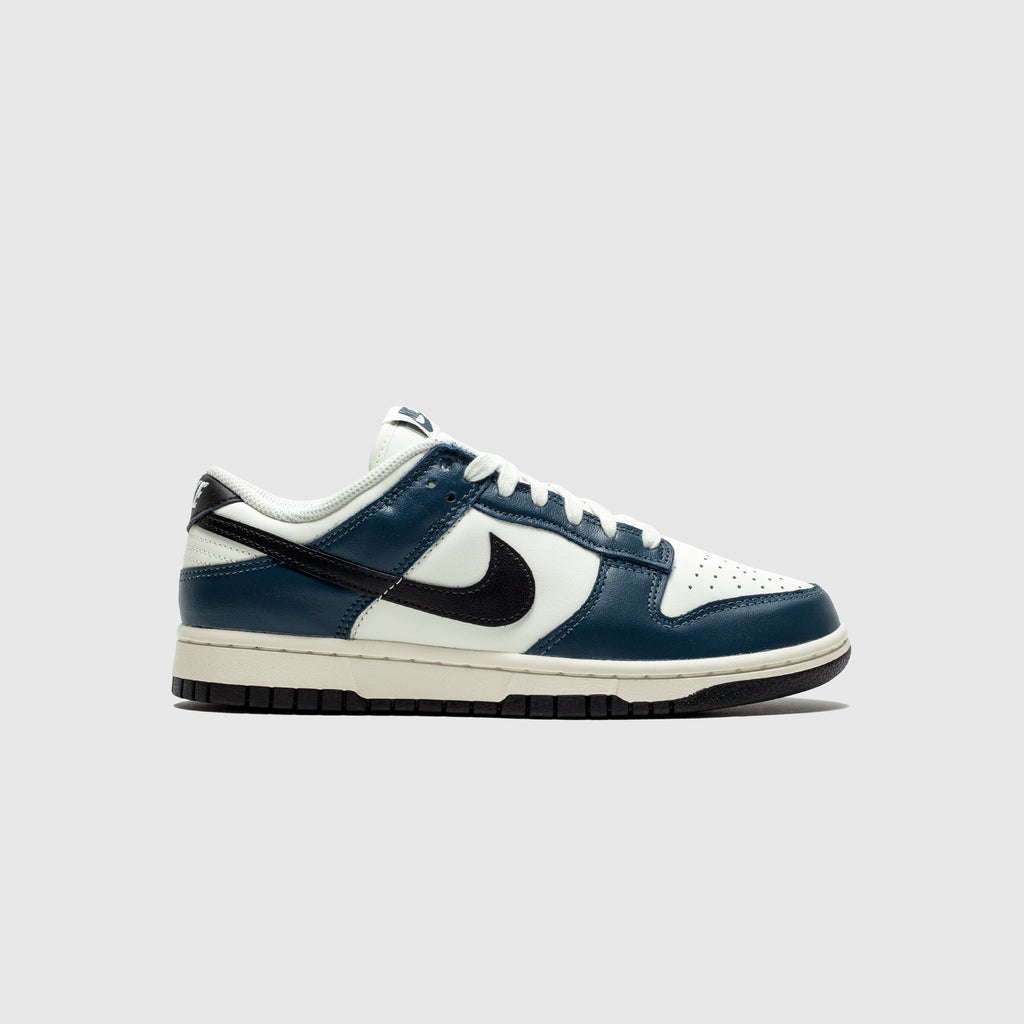 WMNS DUNK LOW "ARMORY NAVY"