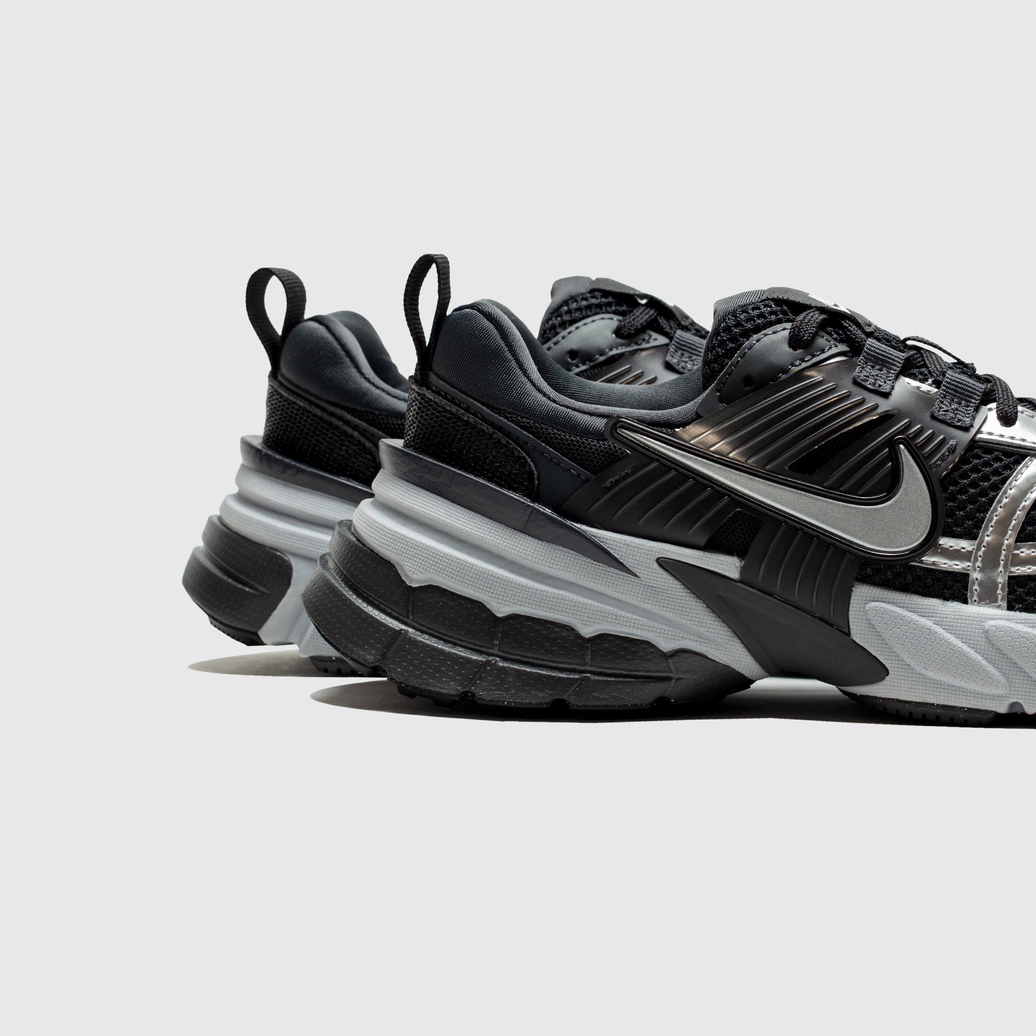 WMNS V2K RUN "BLACK & METALLIC SILVER"