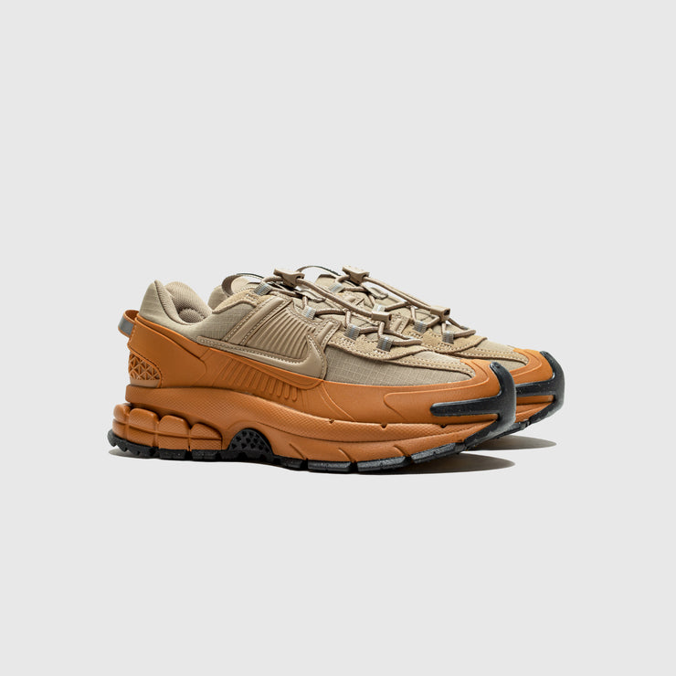 WMNS ZOOM VOMERO ROAM "FLAX"