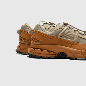 WMNS ZOOM VOMERO ROAM "FLAX"