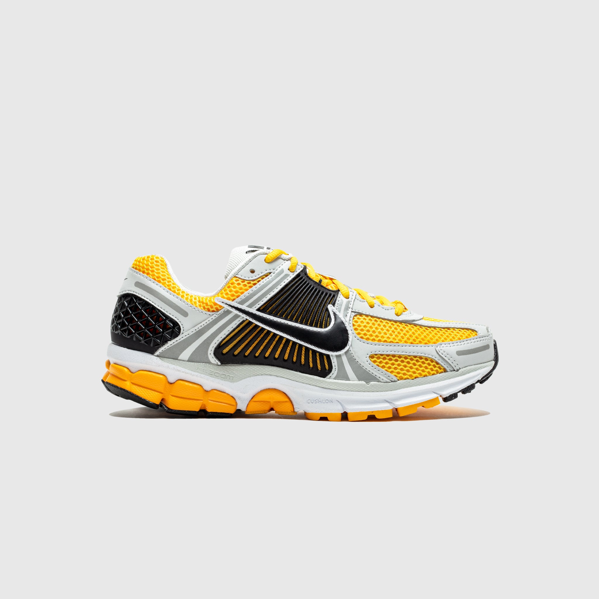 nike thunder  ZOOMVOMERO5 UNIVERSITYGOLD  FB9149 002 front