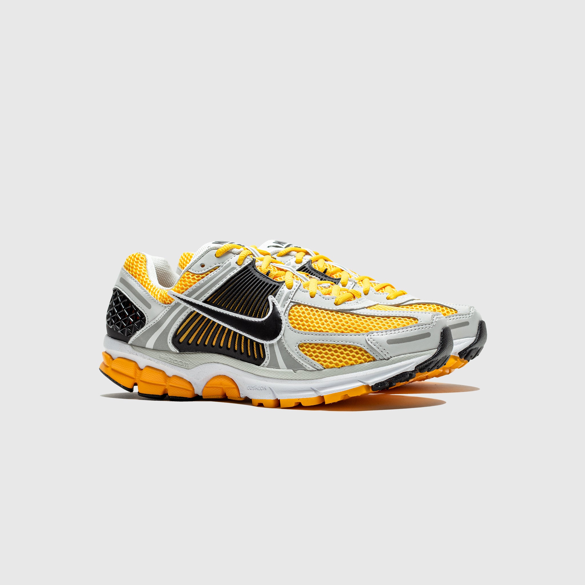 NIKE  ZOOMVOMERO5 UNIVERSITYGOLD  FB9149 002 profile