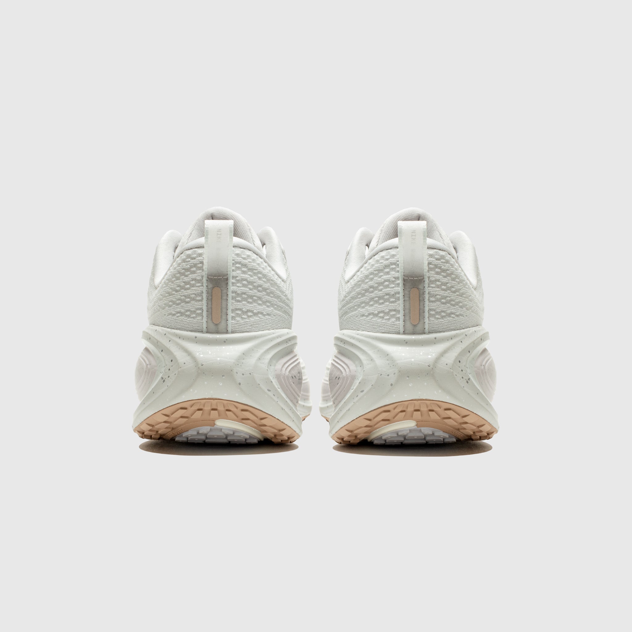 VOMERO PLUS SPECKLE  "VAST GREY"