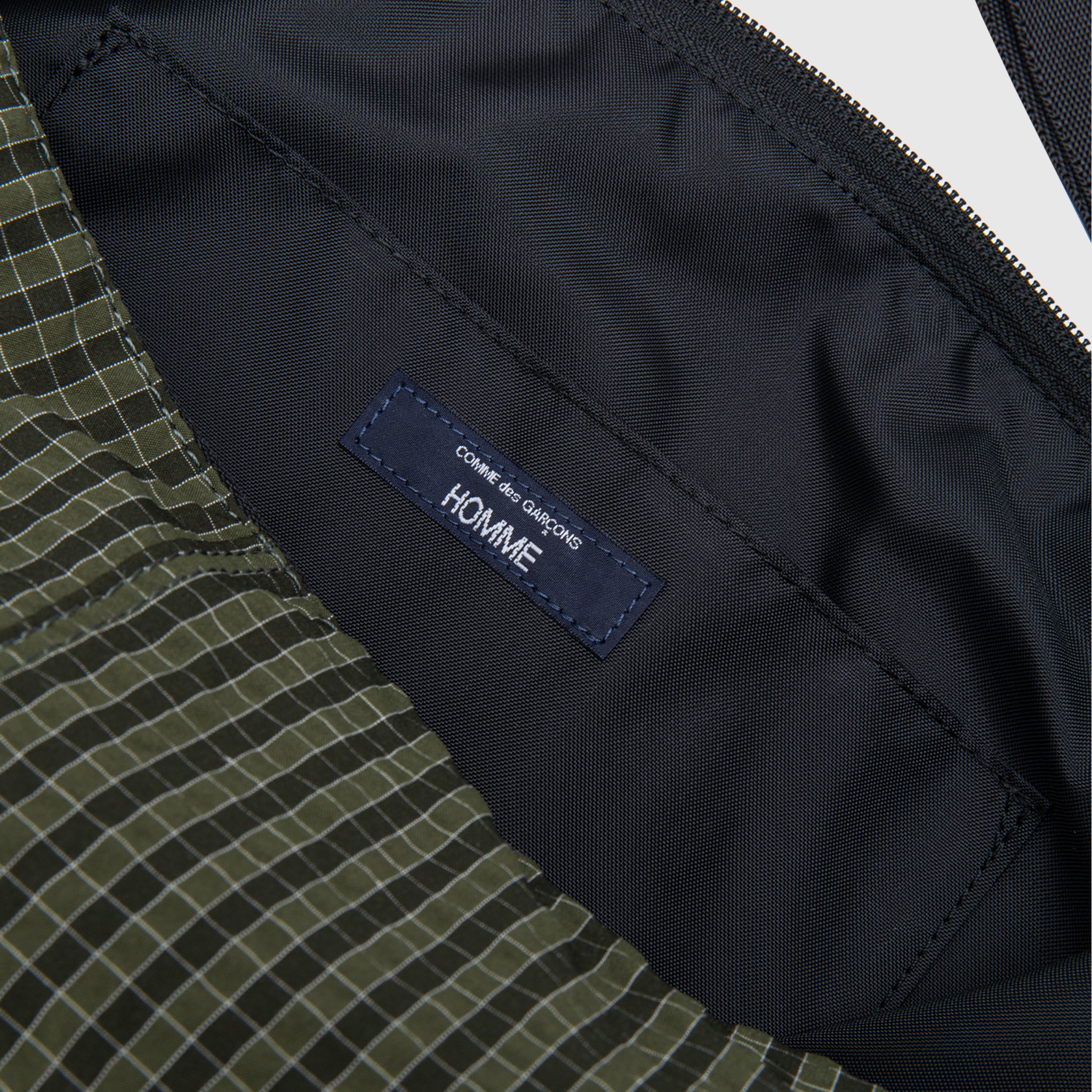 MEN'S CHECK SLING BAG