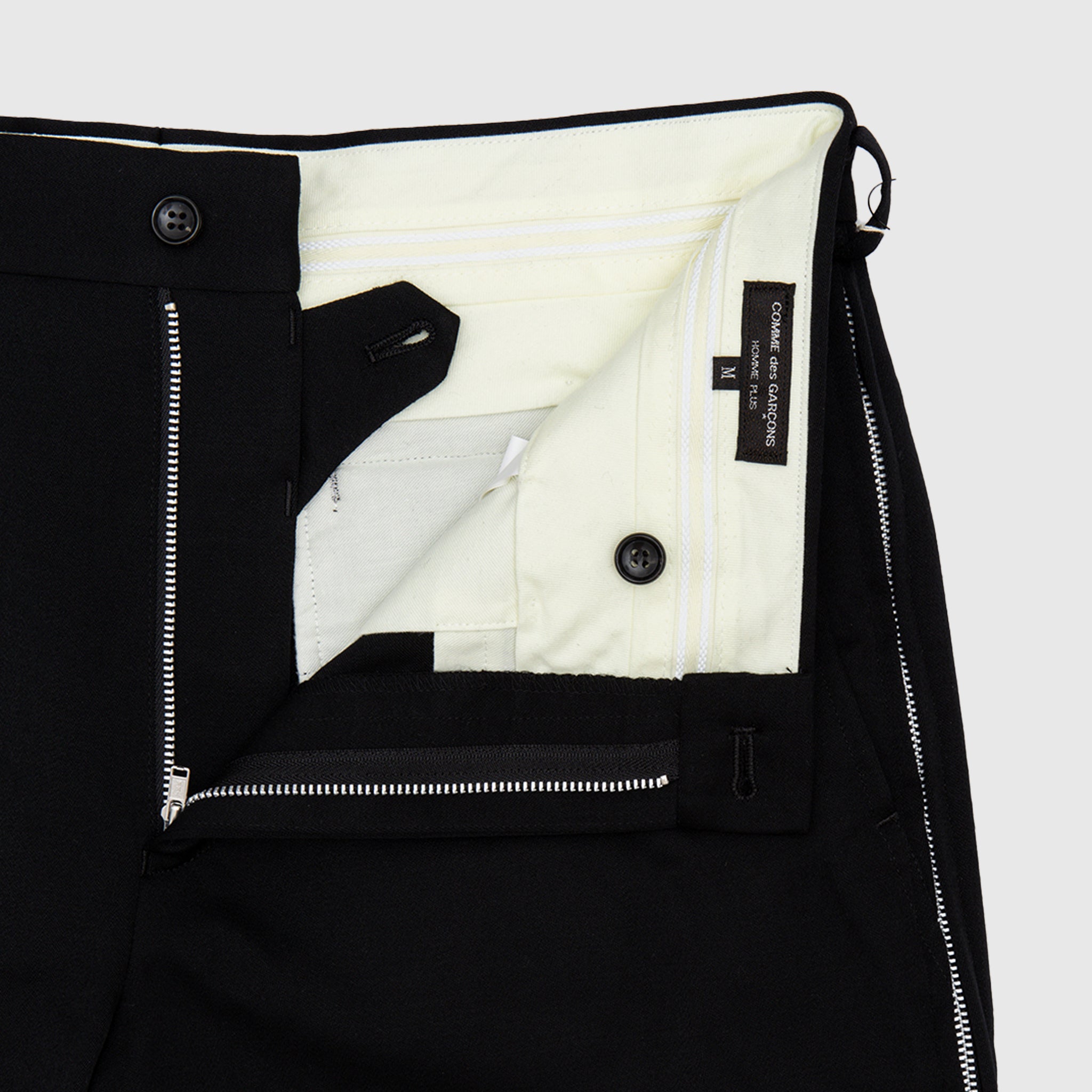 WOOL ZIP SHORTS