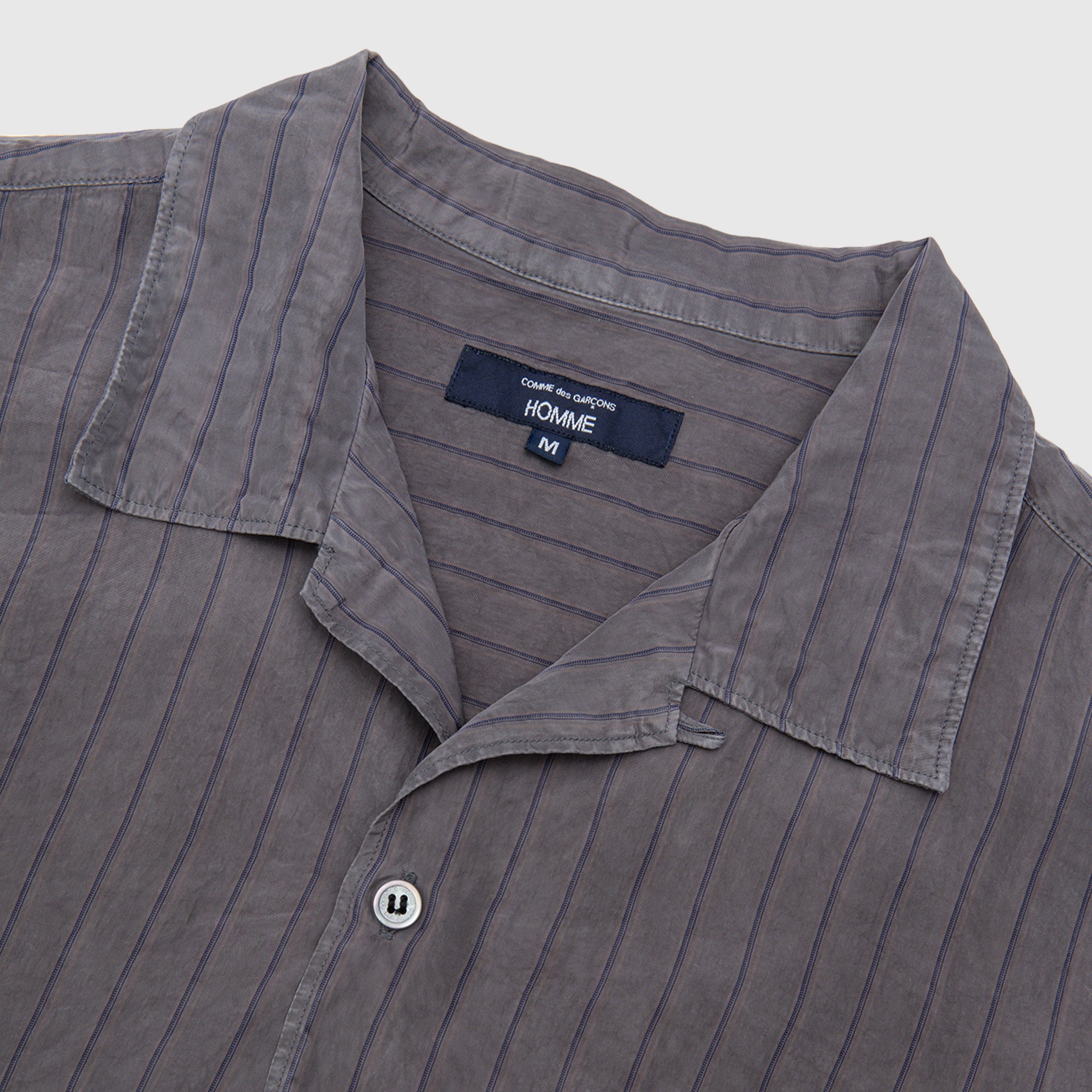 MEN'S PINSTRIPED S/S SHIRT