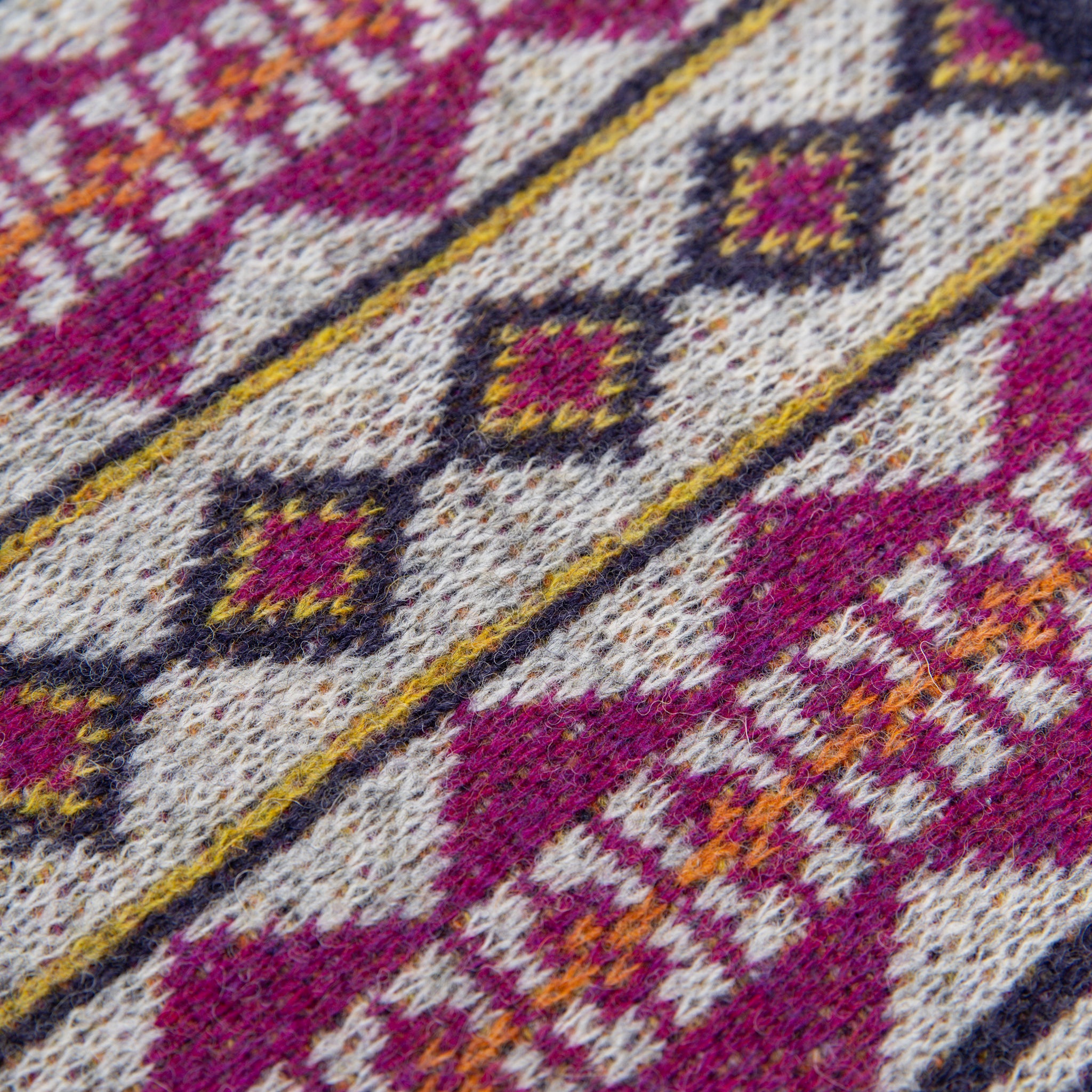 SHETLAND CREW NECK SWEATER