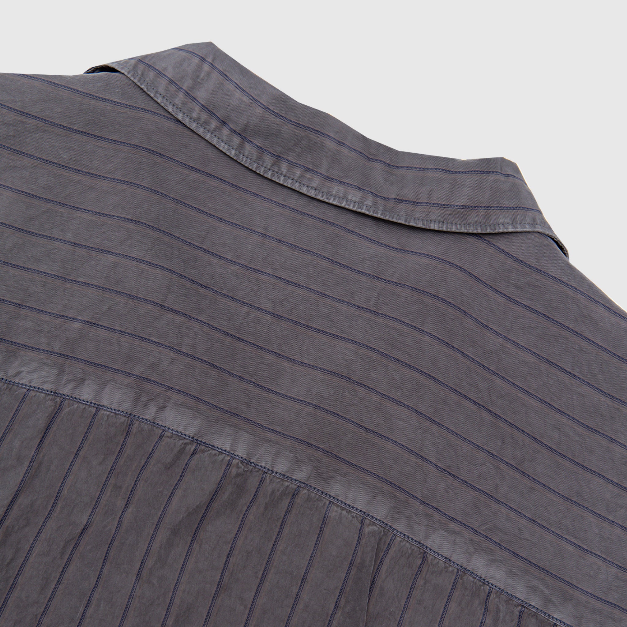 MEN'S PINSTRIPED S/S SHIRT