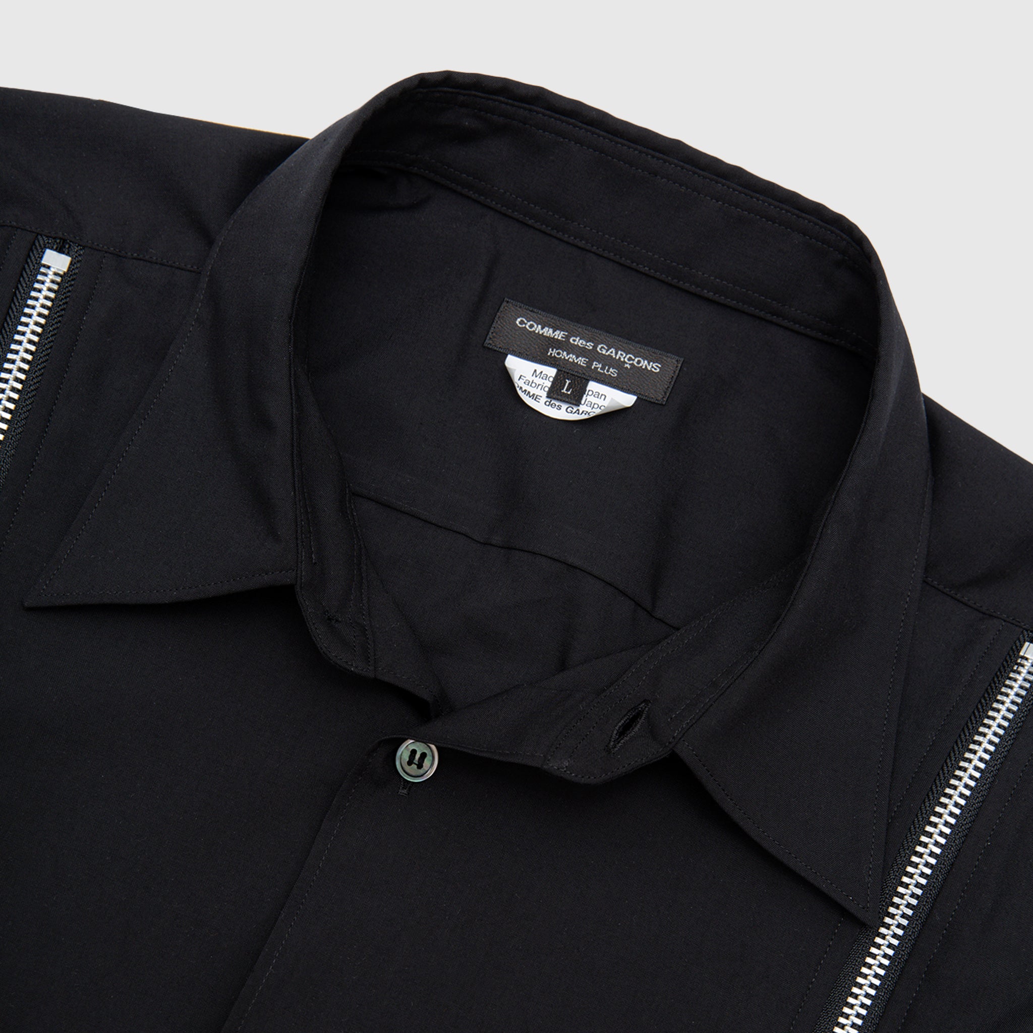 RUFFLED ZIP DETAILED BUTTON-UP SHIRT