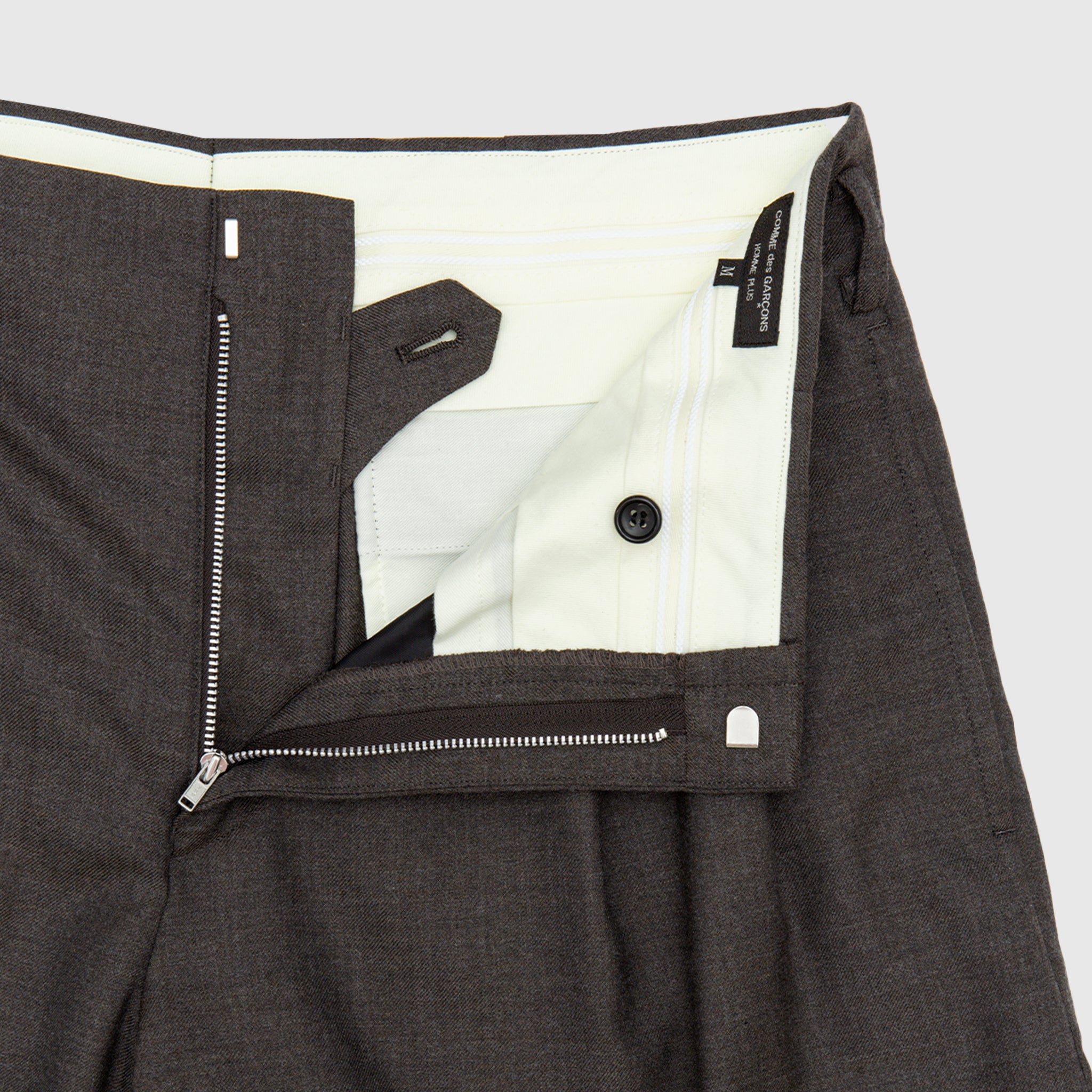 PLEATED WOOL SHORTS