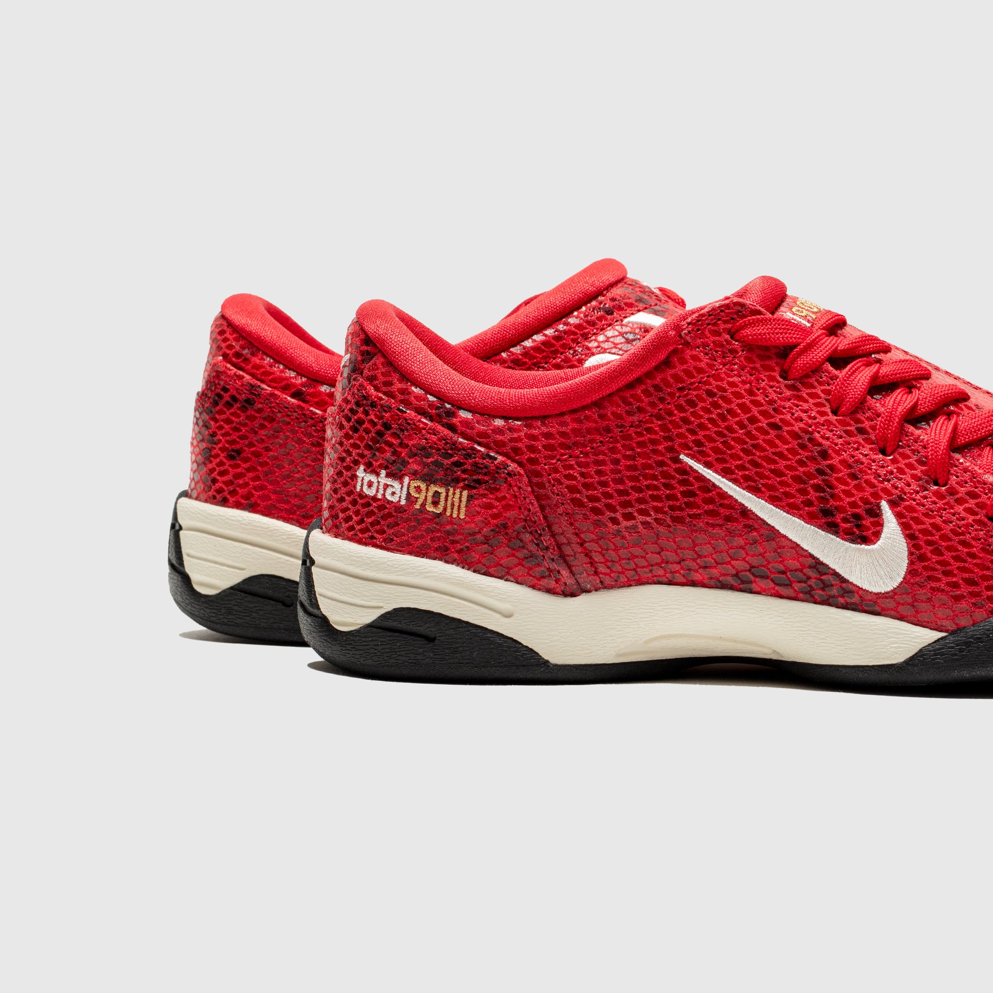 WMNS TOTAL 90 SE "FIRE RED SNAKESKIN"