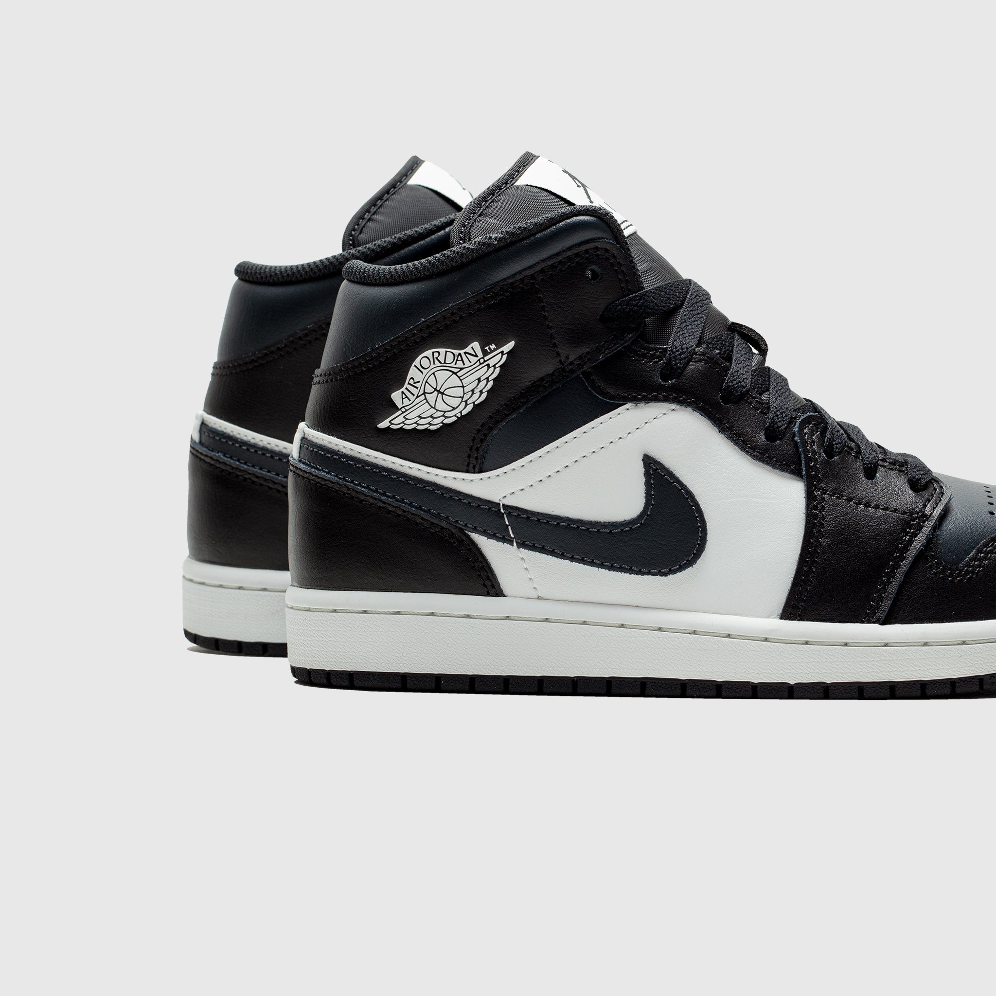 AIR JORDAN 1 MID "OFF NOIR"