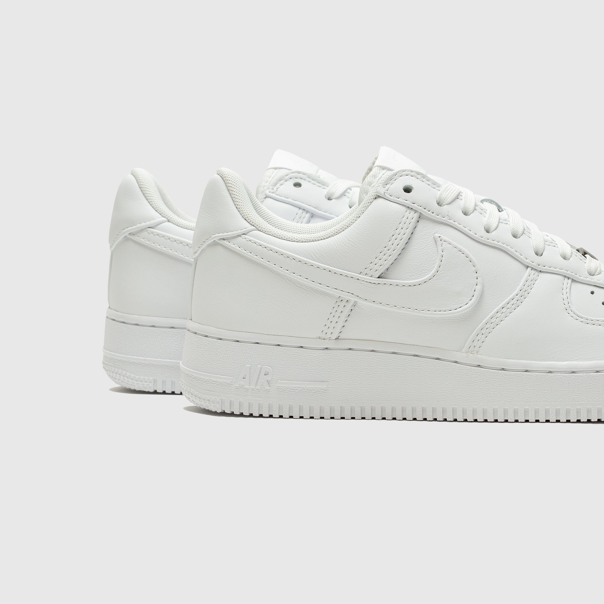 AIR FORCE 1 LOW RETRO PREMIUM "TRIPLE WHITE"